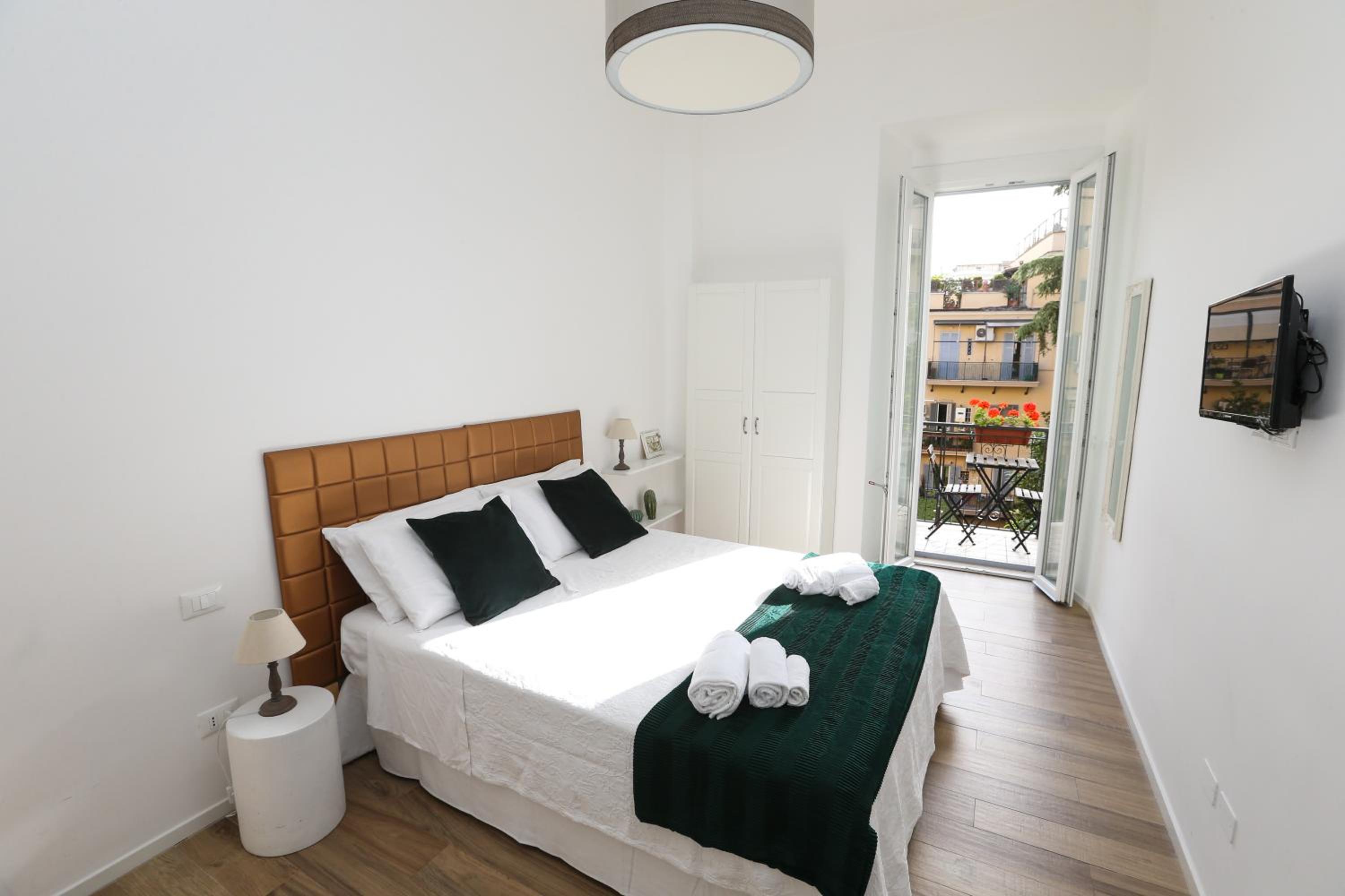 Large Double Room photo 1