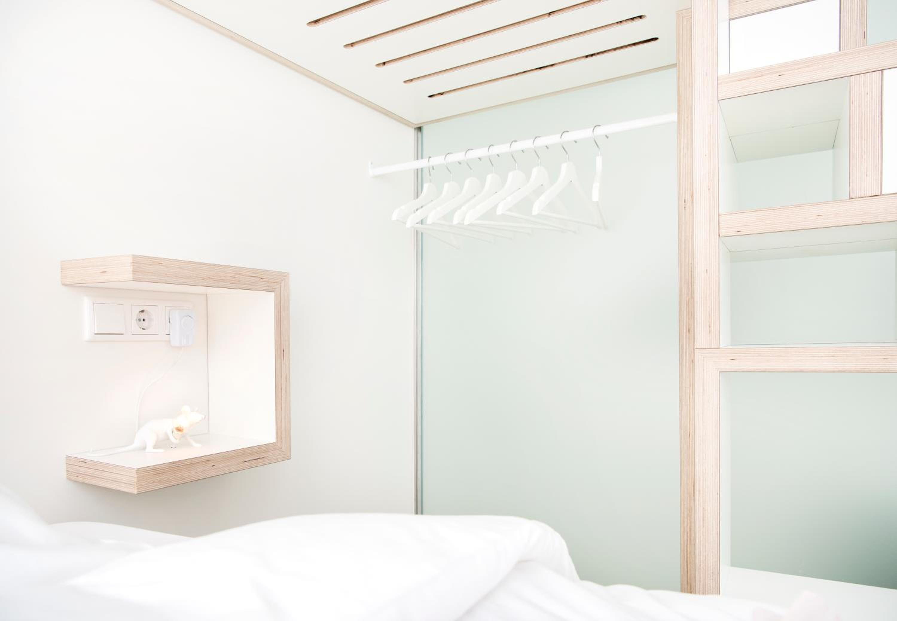 Budget Twin Room - Photo 6