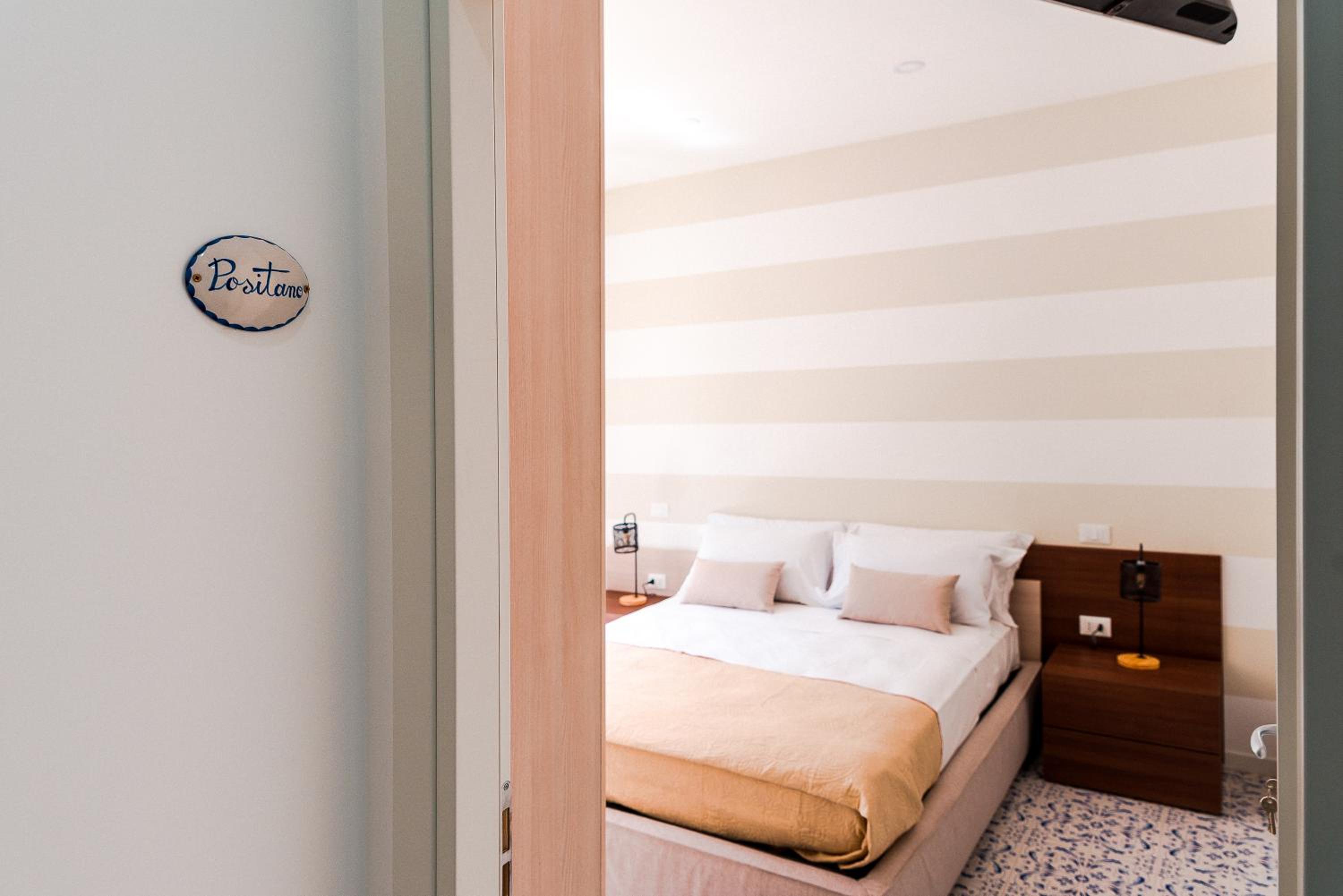 Deluxe Double Room with Balcony - Photo 2
