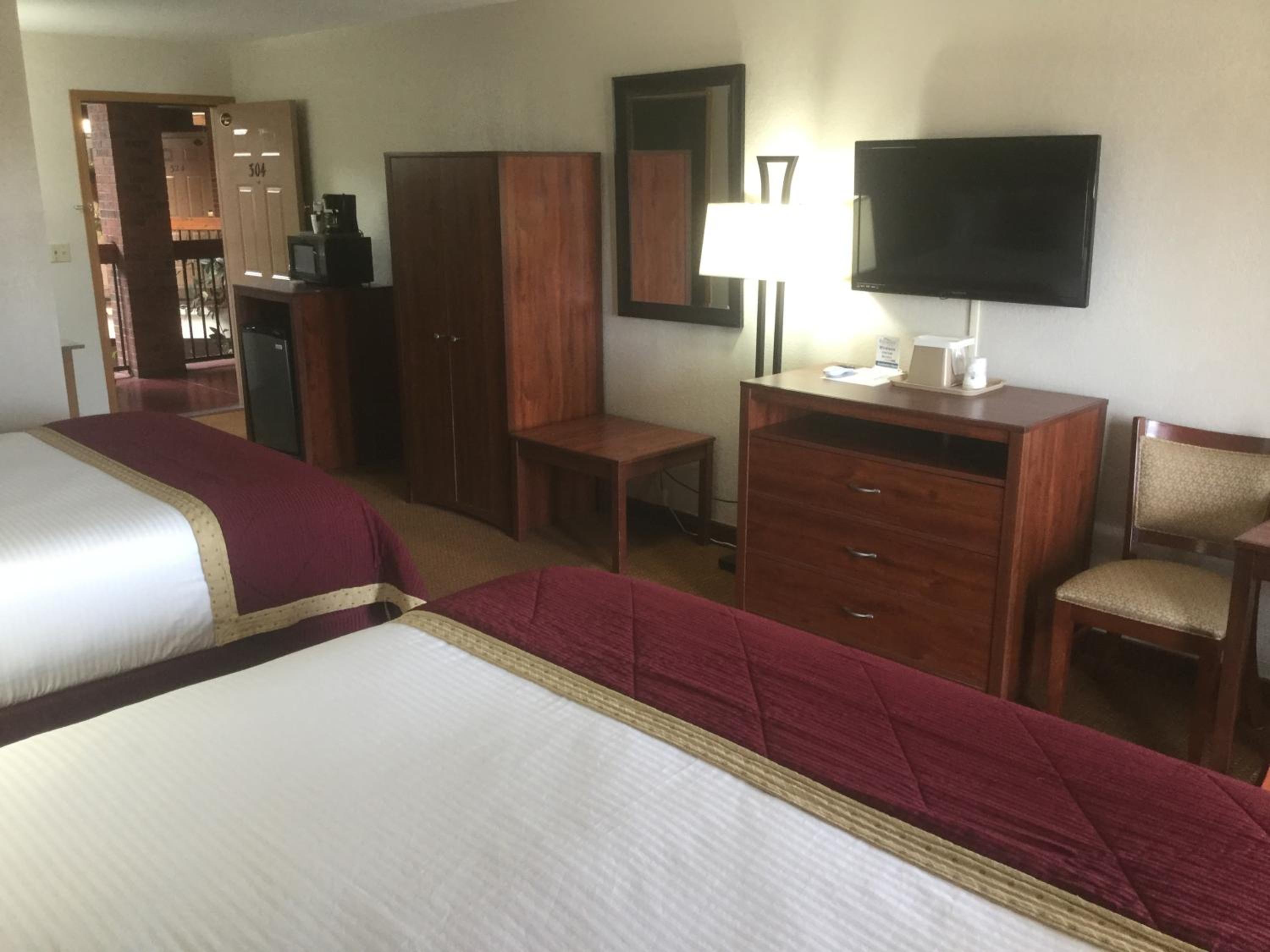 Queen Room with Two Queen Beds and Bath Tub - Mobility Accessible/Non-Smoking - Photo 1