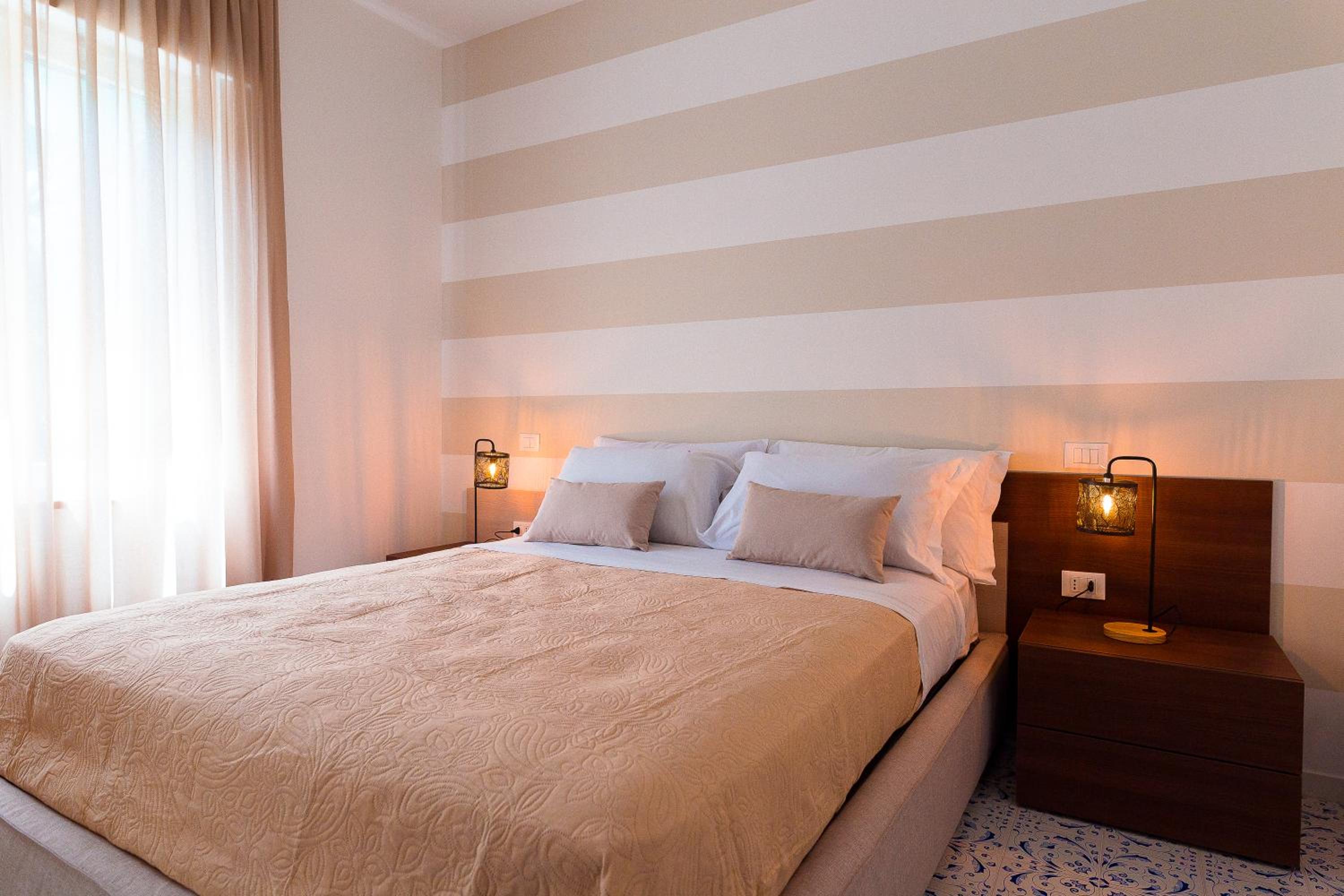 Deluxe Double Room with Balcony - Photo 15