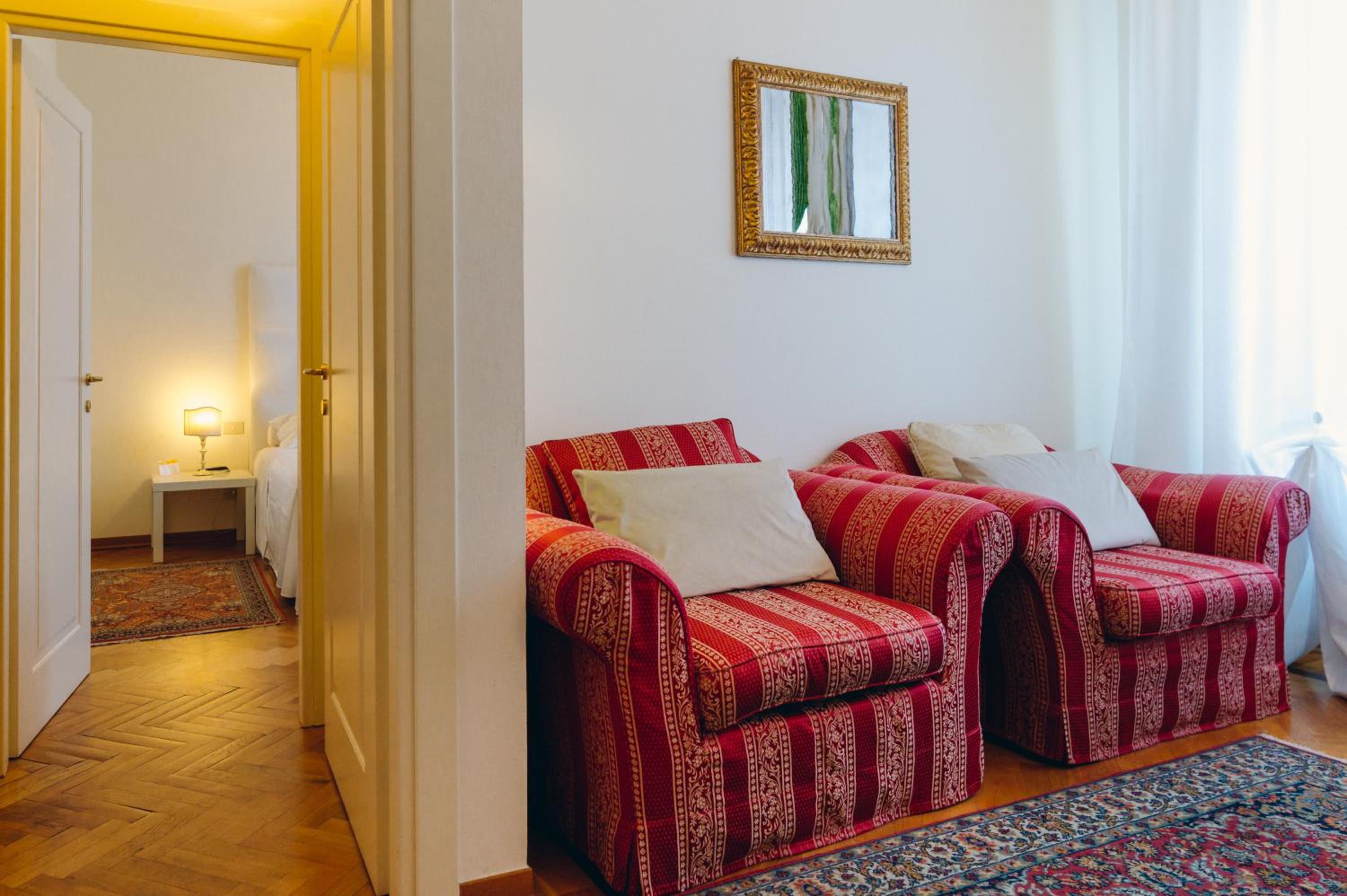 Executive Suite - Photo 6