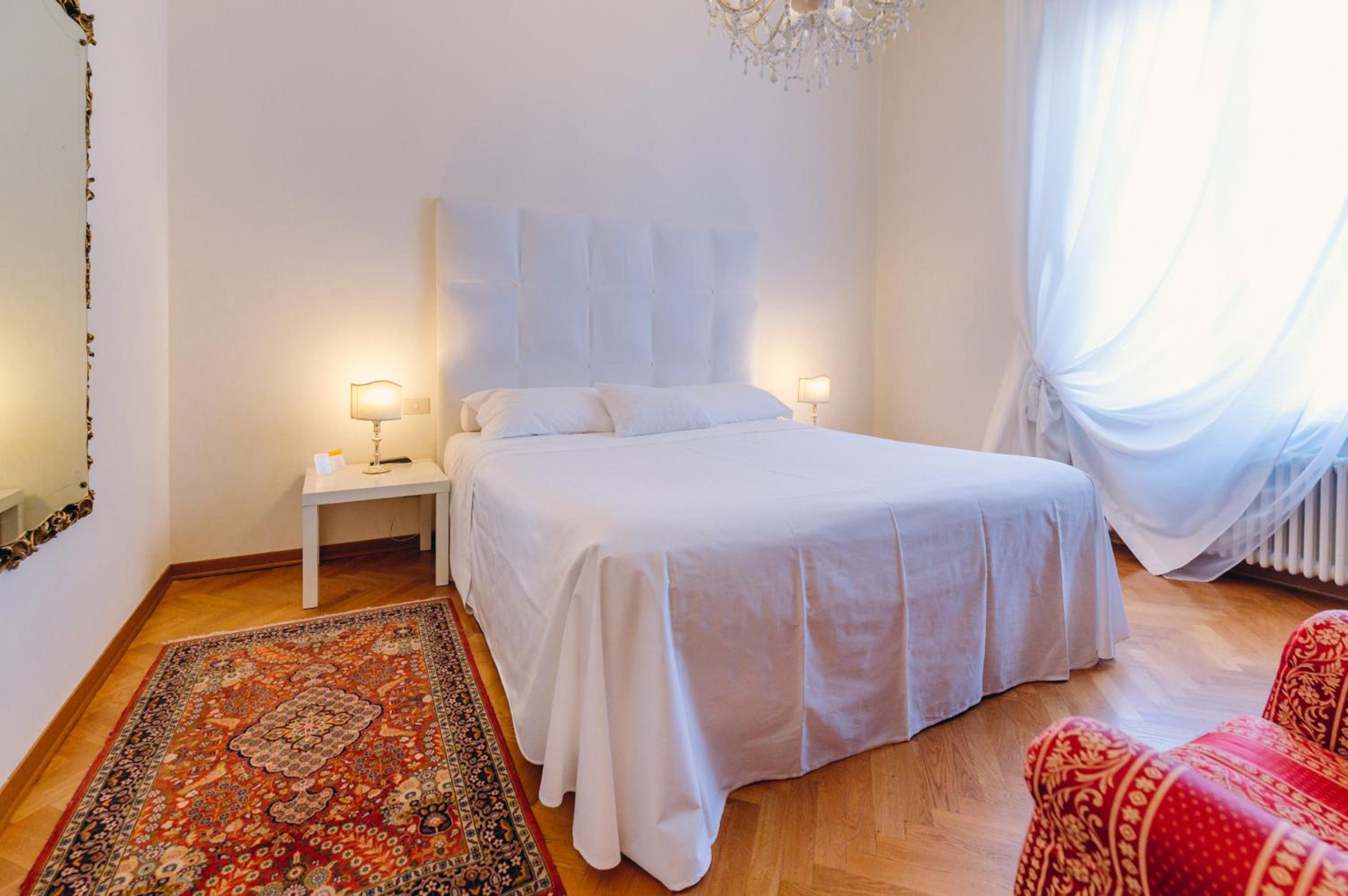 Executive Suite - Photo 15