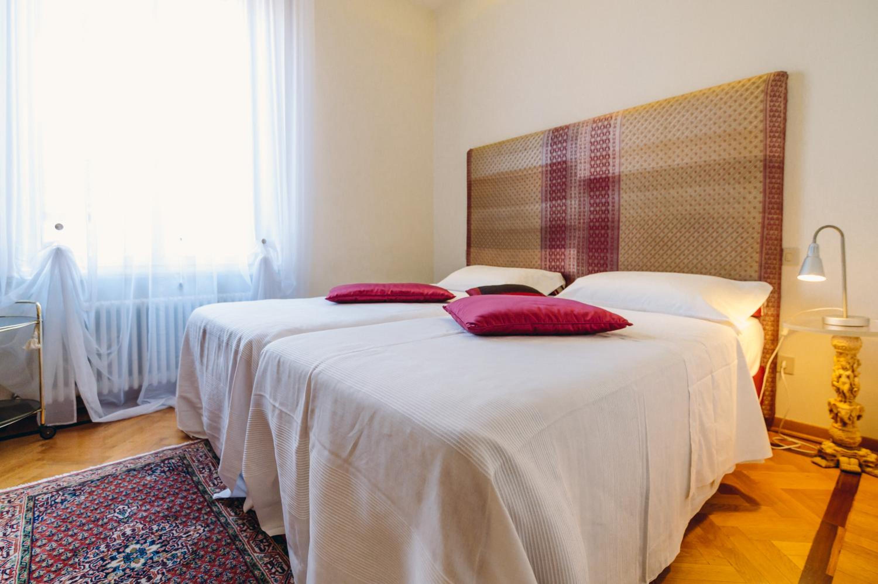 Executive Suite - Photo 16