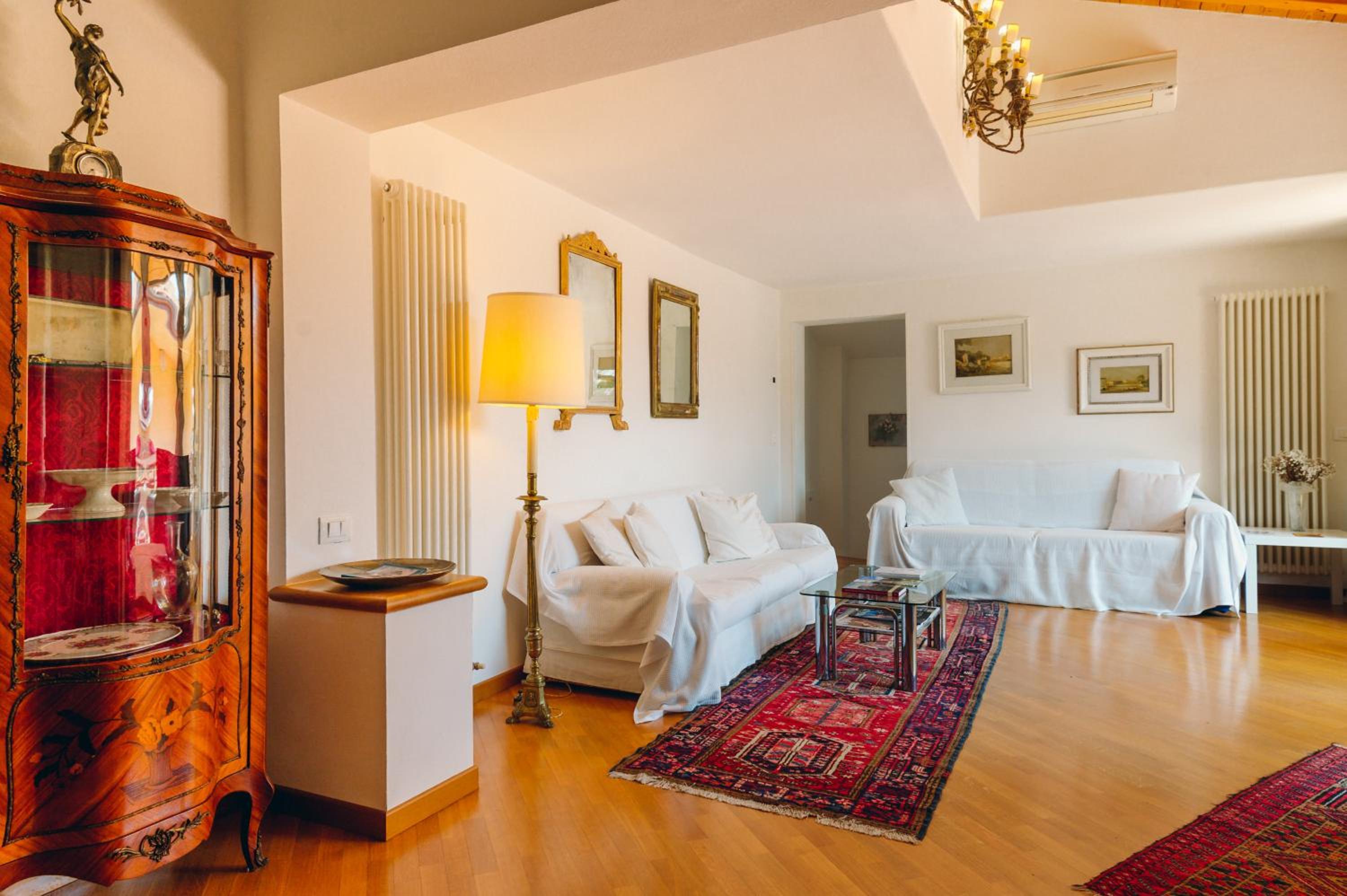 Executive King Suite - Photo 10