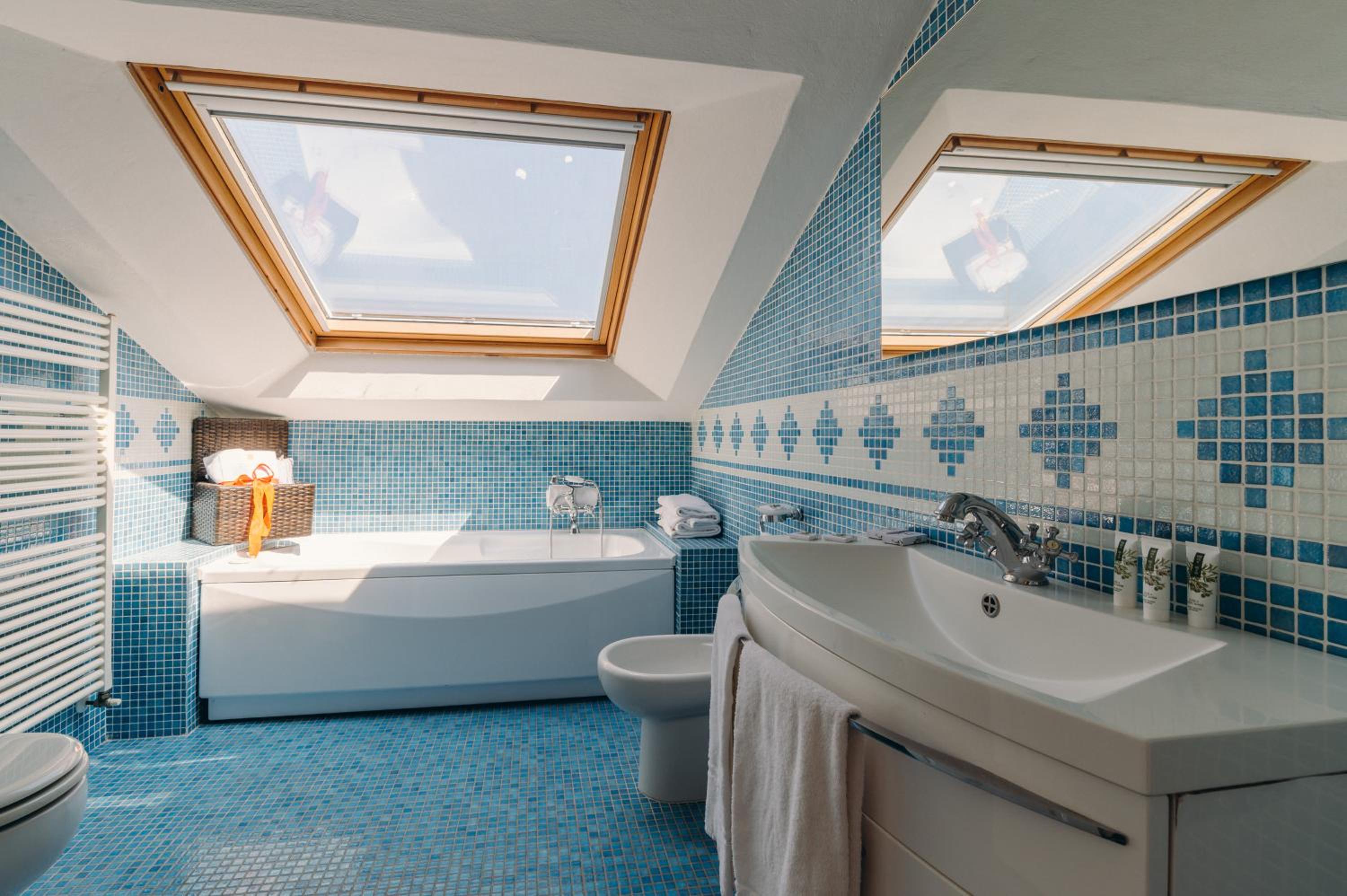Executive King Suite - Photo 4