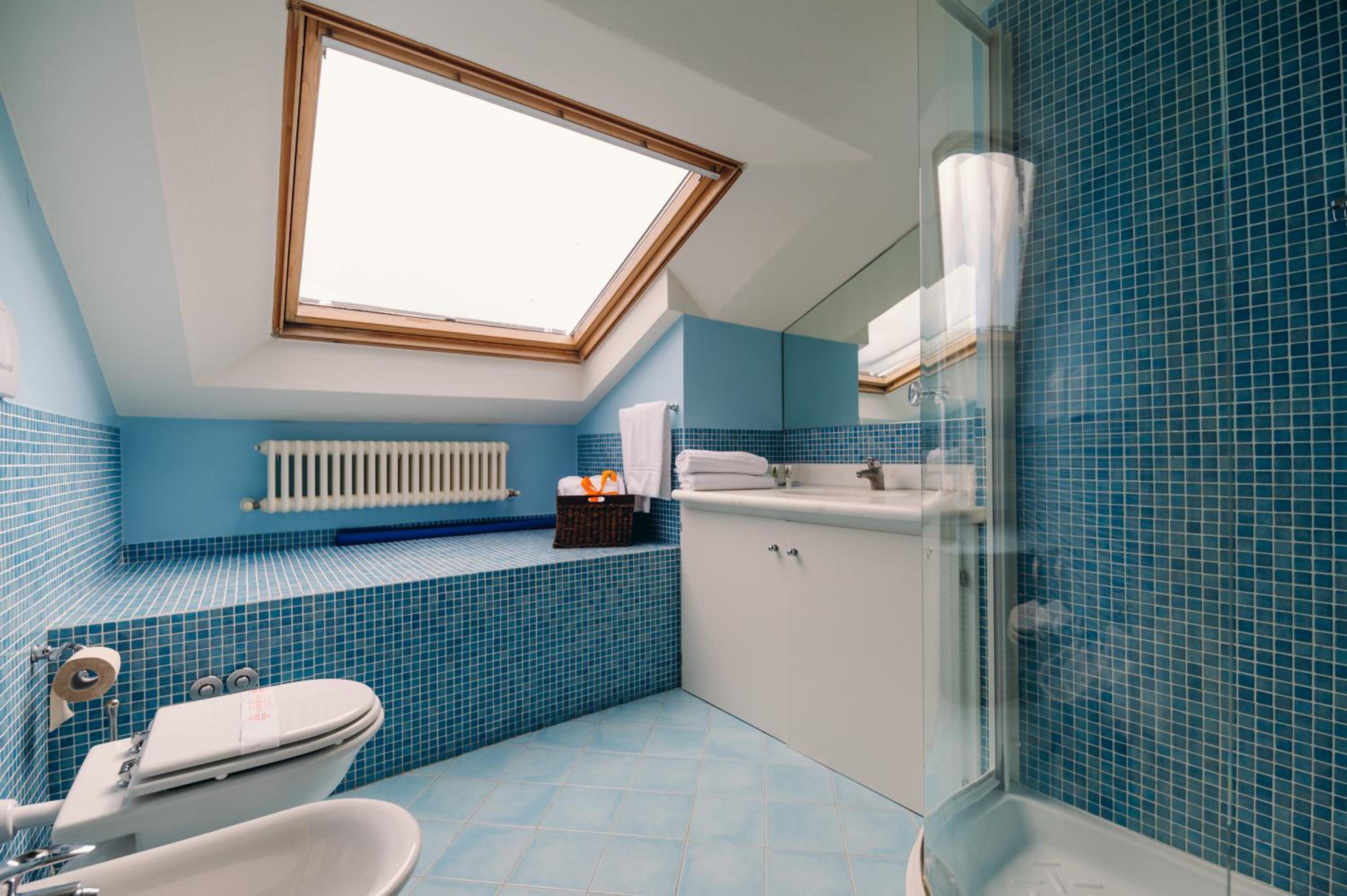 Executive King Suite - Photo 17