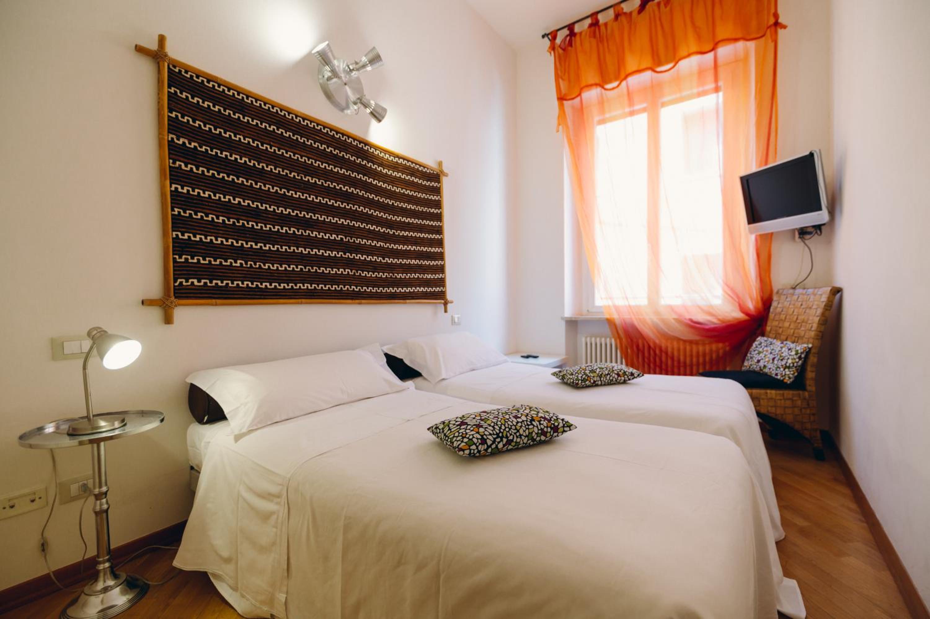 Executive Suite - Photo 13