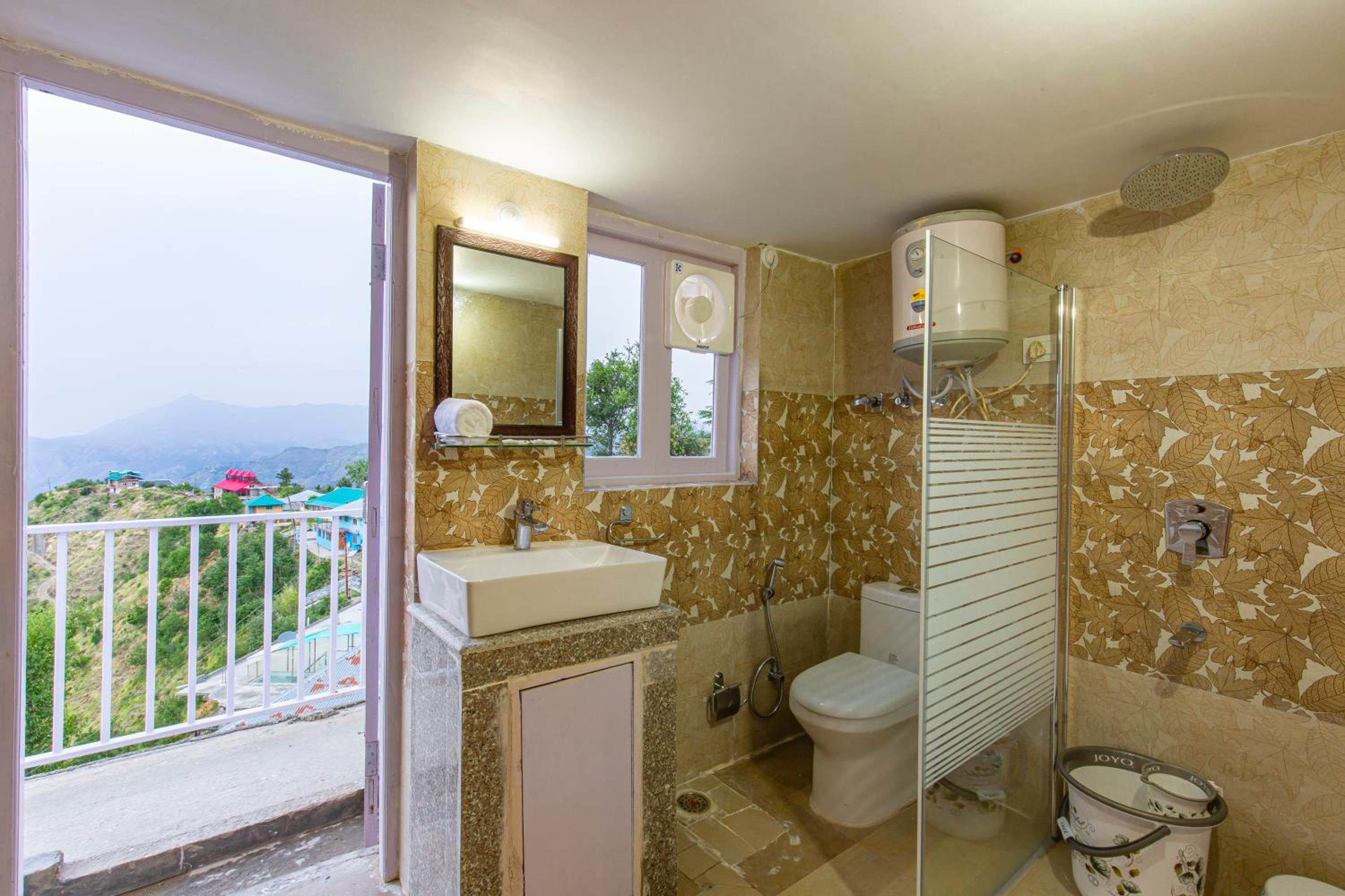 Family Suite with Balcony photo 2