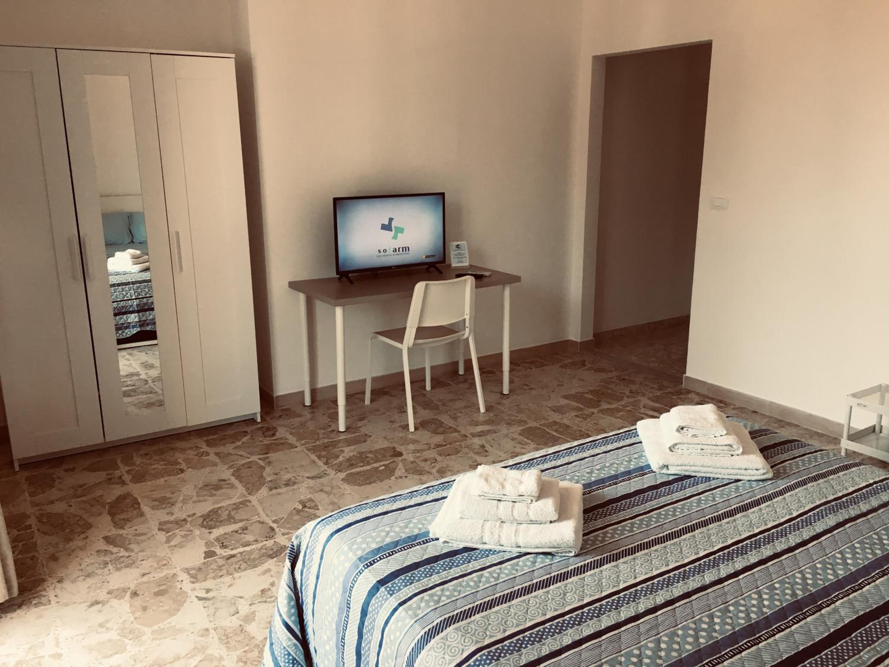 Deluxe Double Room with Balcony photo 2