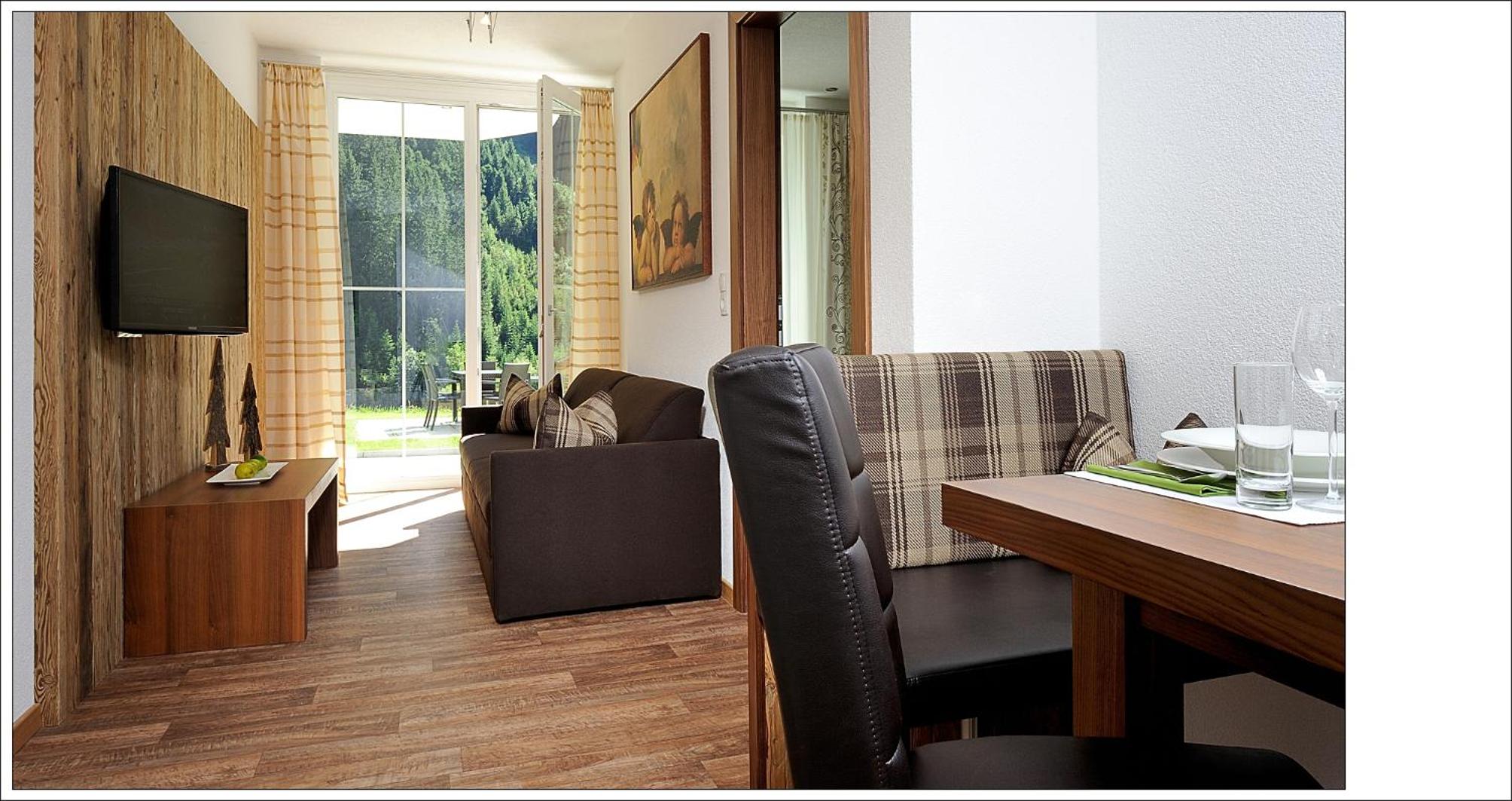 Deluxe One-Bedroom Apartment