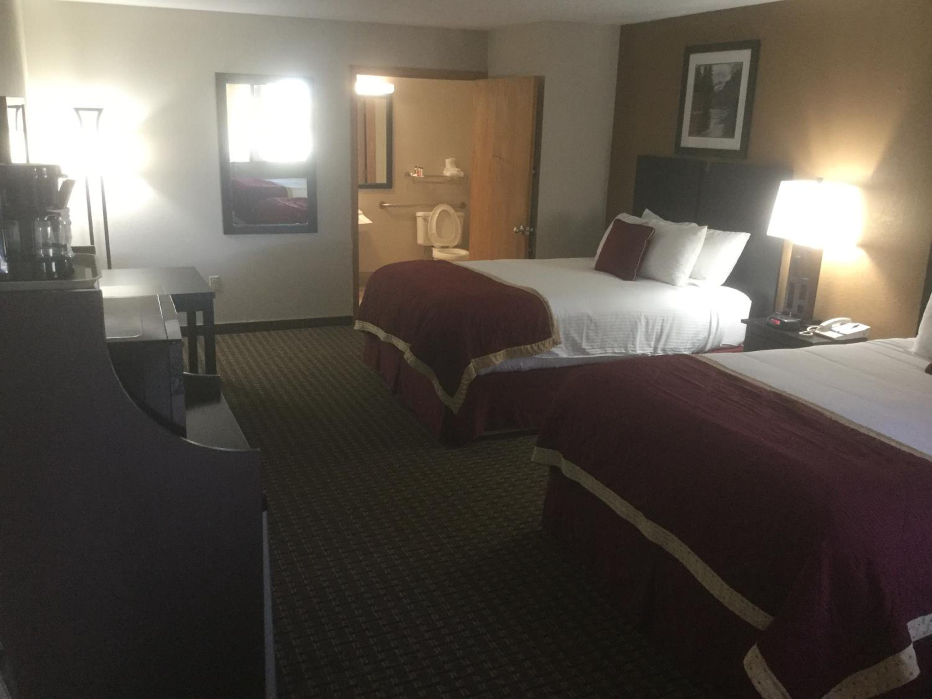 Queen Room with Two Queen Beds and Bath Tub - Mobility Accessible/Non-Smoking - Photo 8