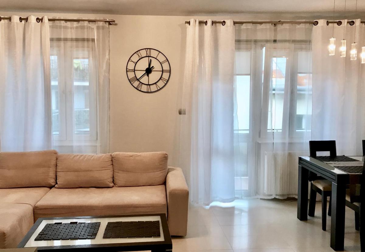 One-Bedroom Apartment photo 3
