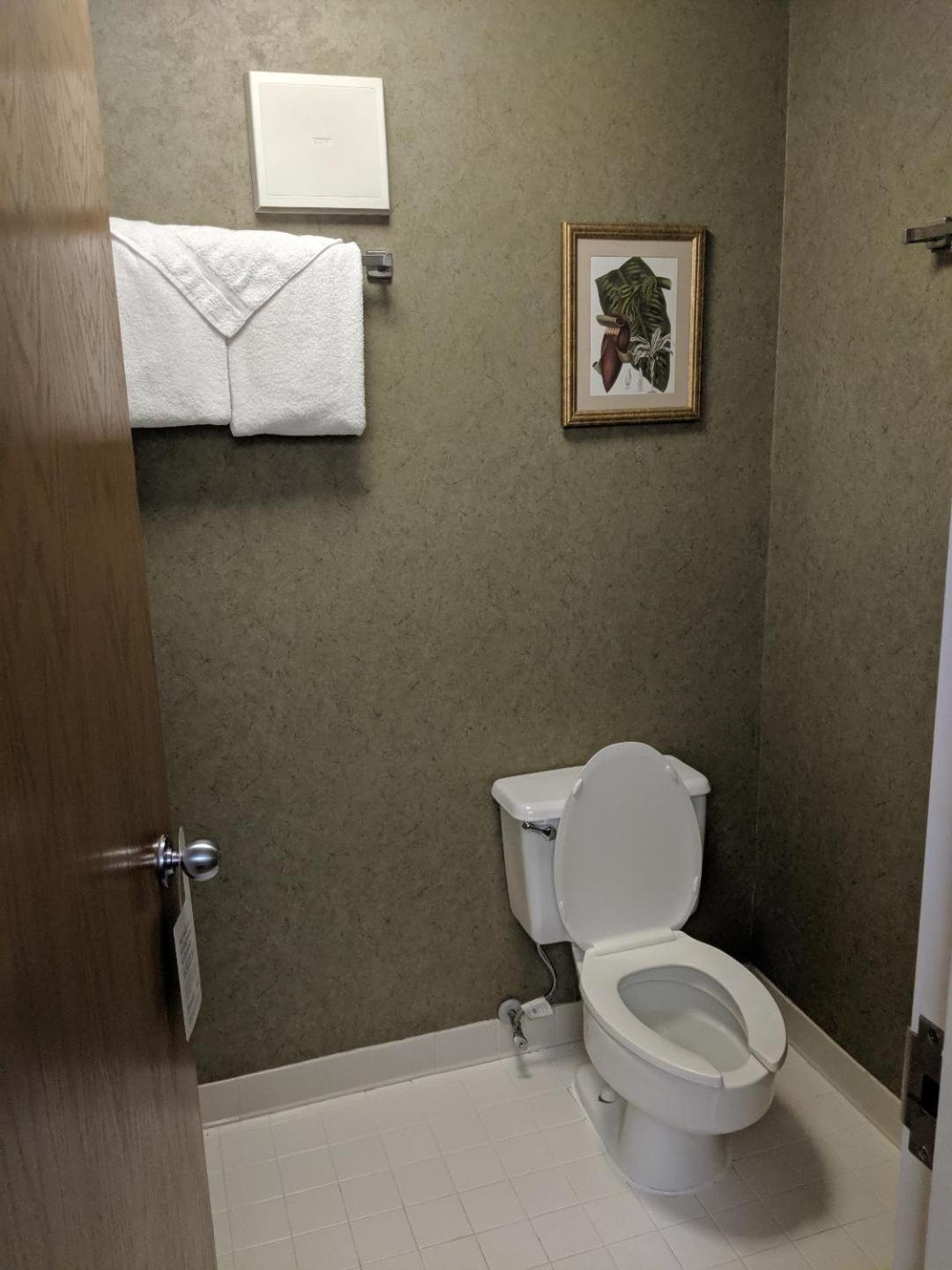 King Room - Non-Smoking - Photo 2