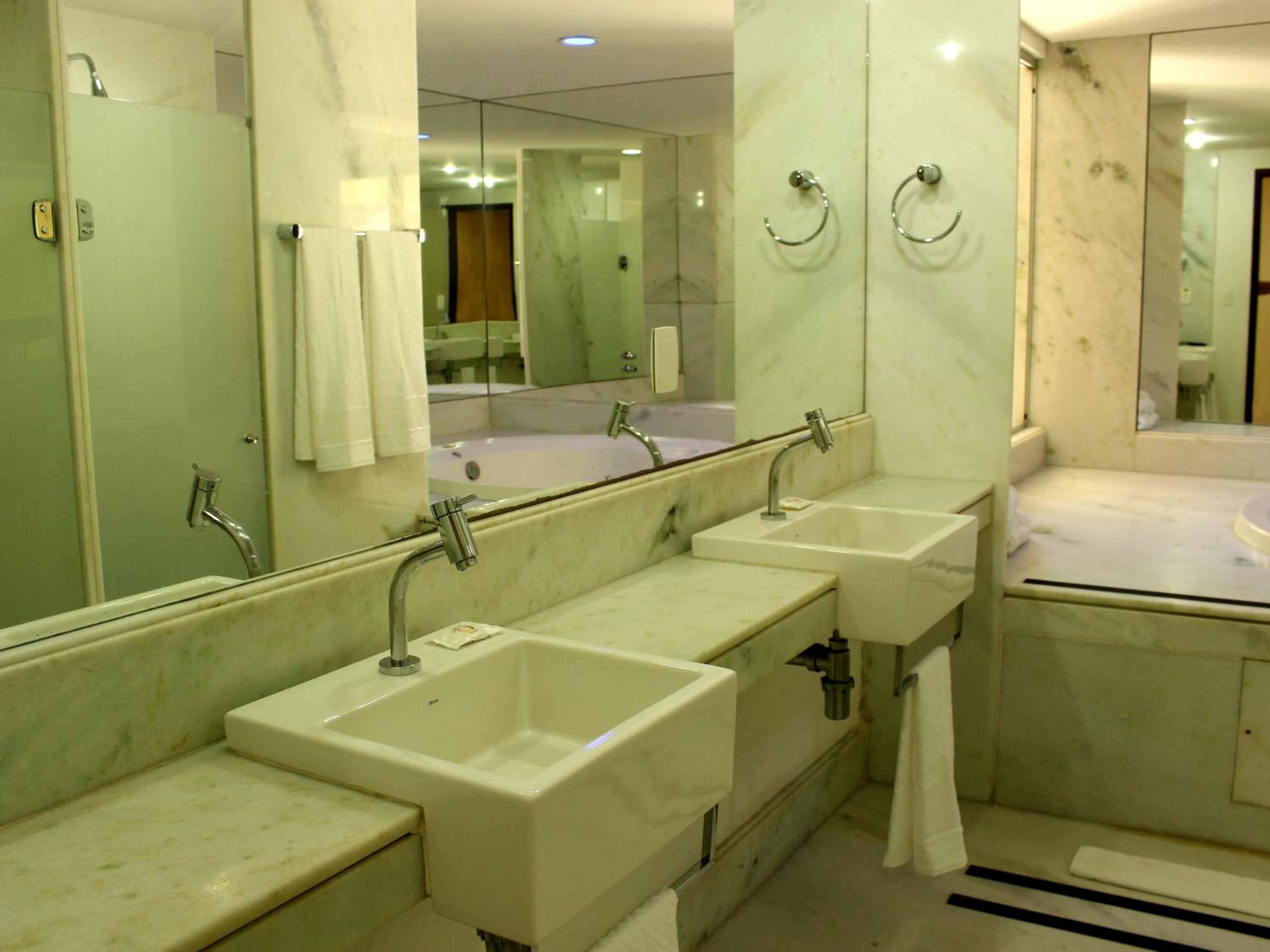 Suite with Spa Bath photo 3