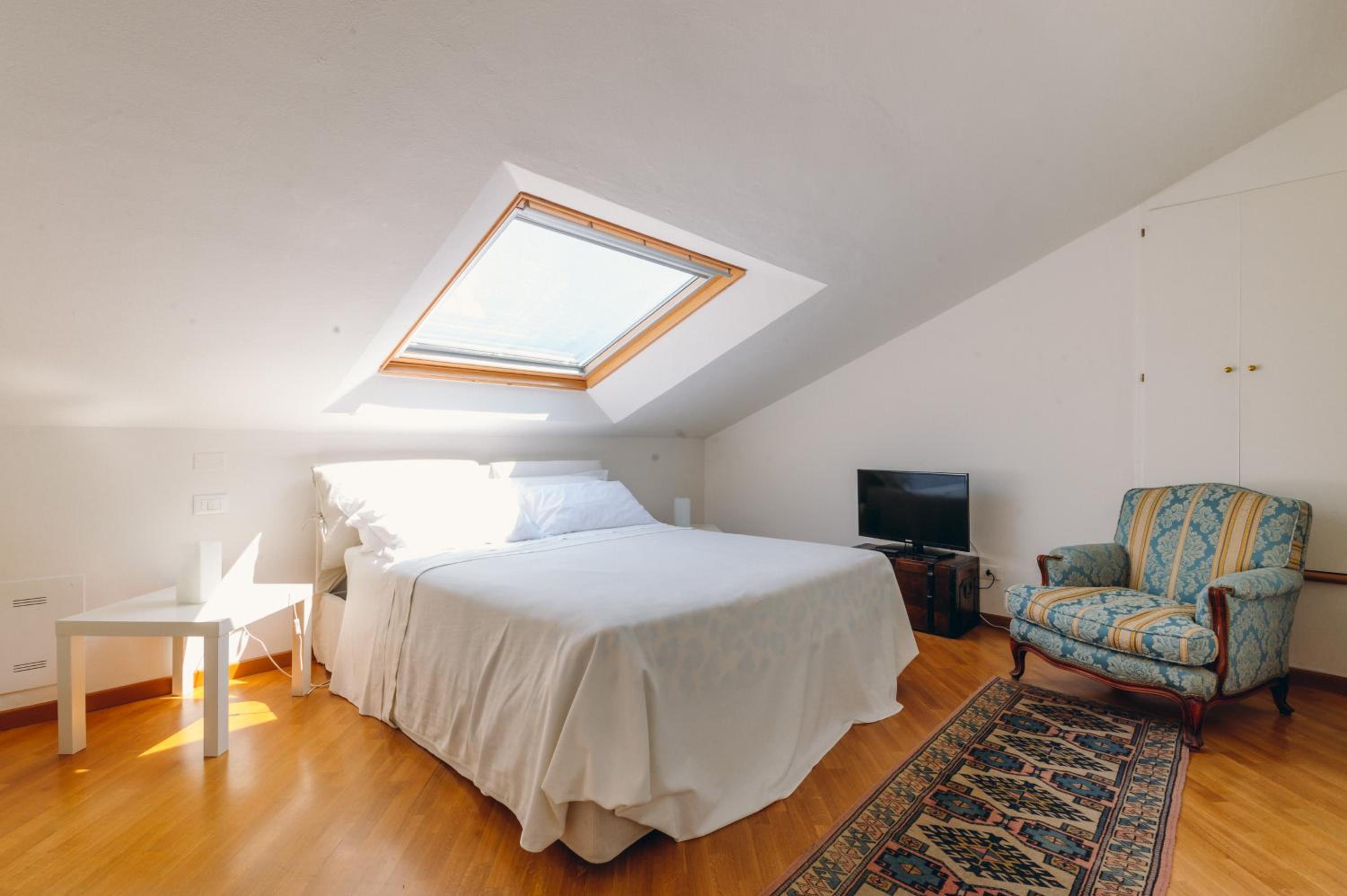 Executive King Suite - Photo 2