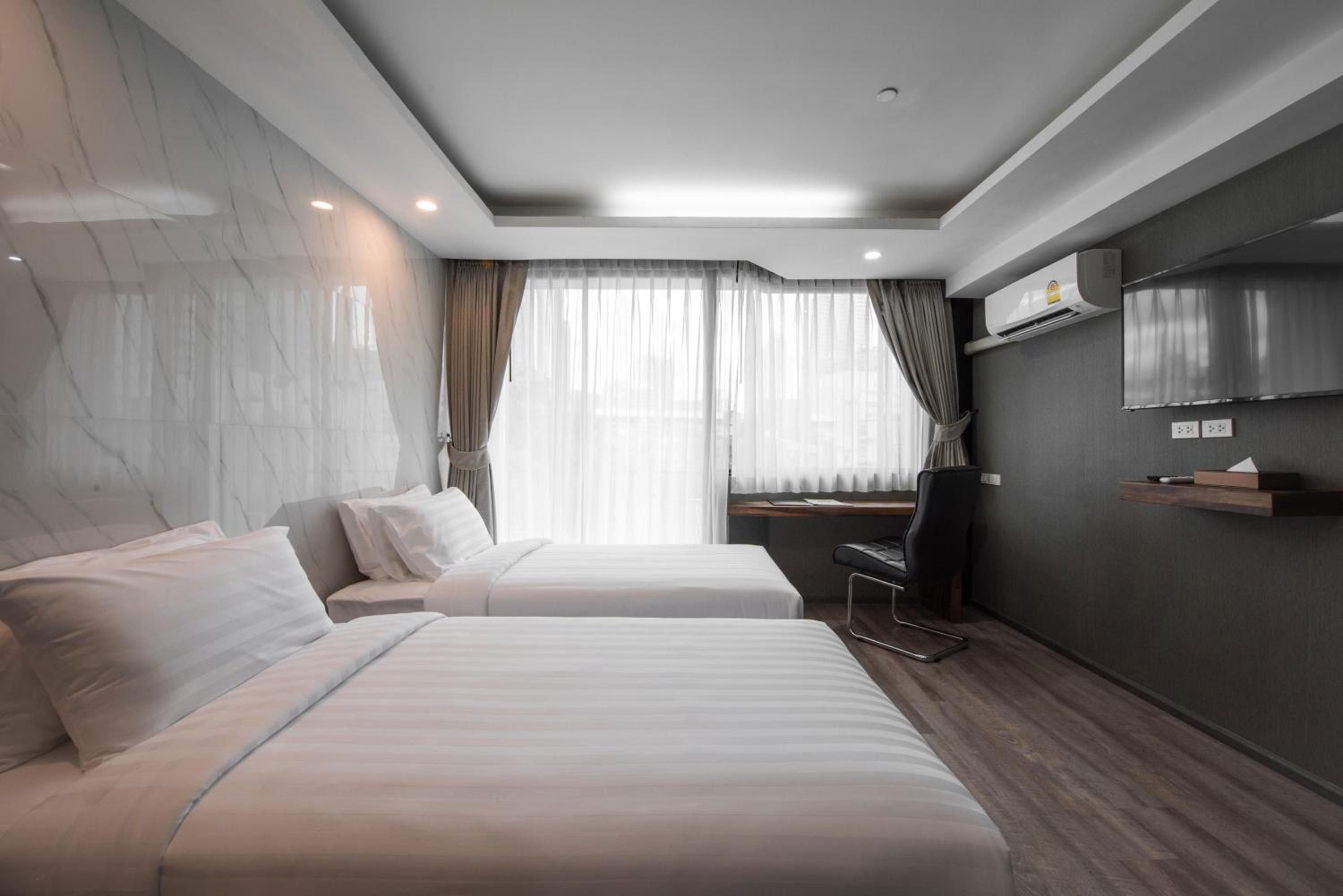Deluxe Twin Room photo 2