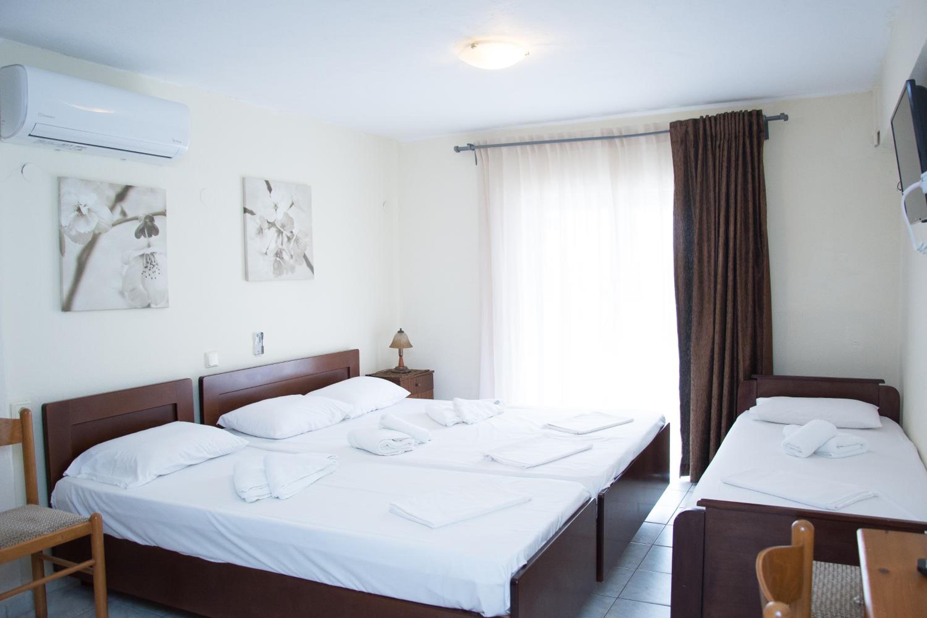 Classic Quadruple Room - Photo 2