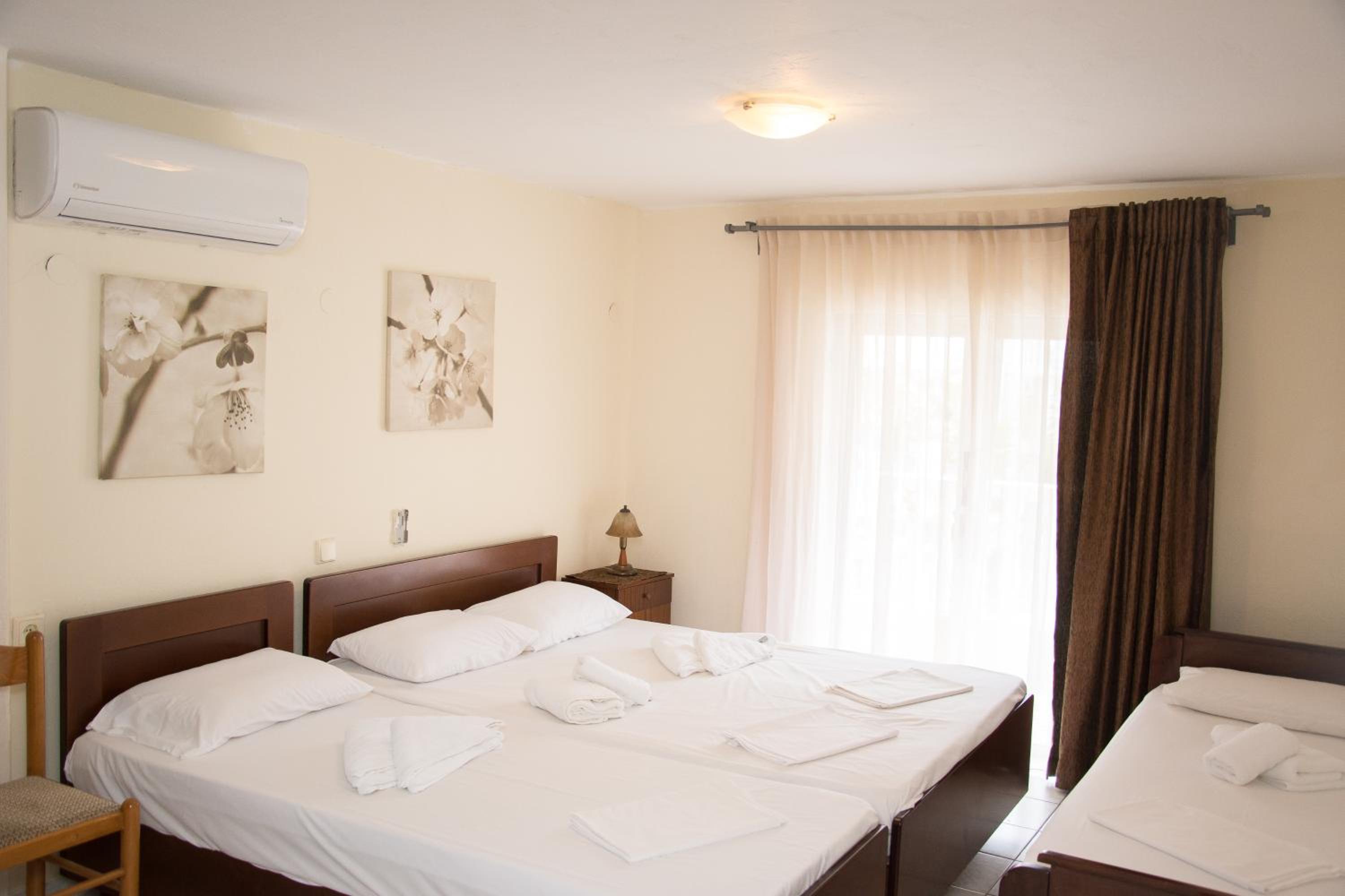 Classic Quadruple Room - Photo 1