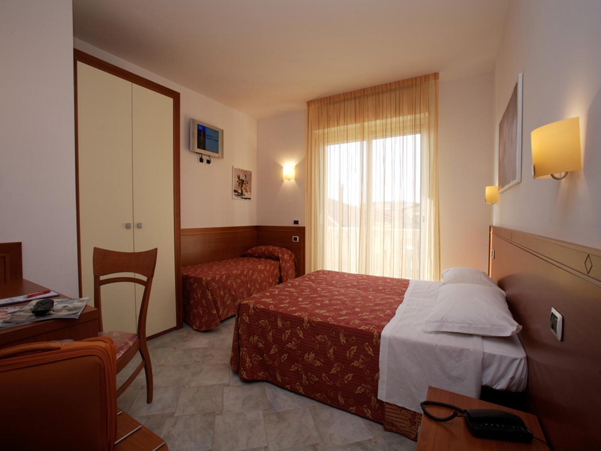 Basic Triple Room photo 1