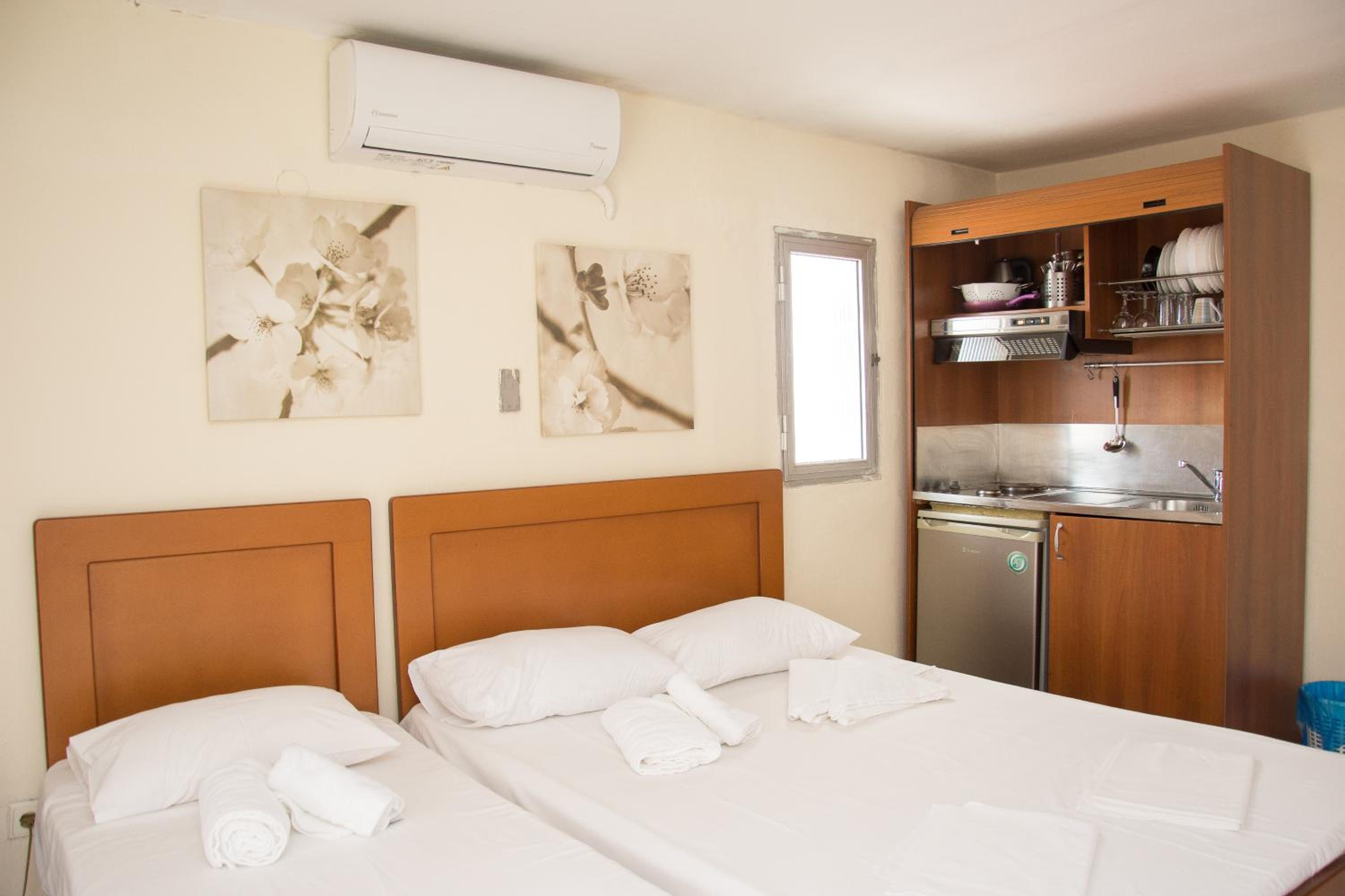 Classic Quadruple Room - Photo 11