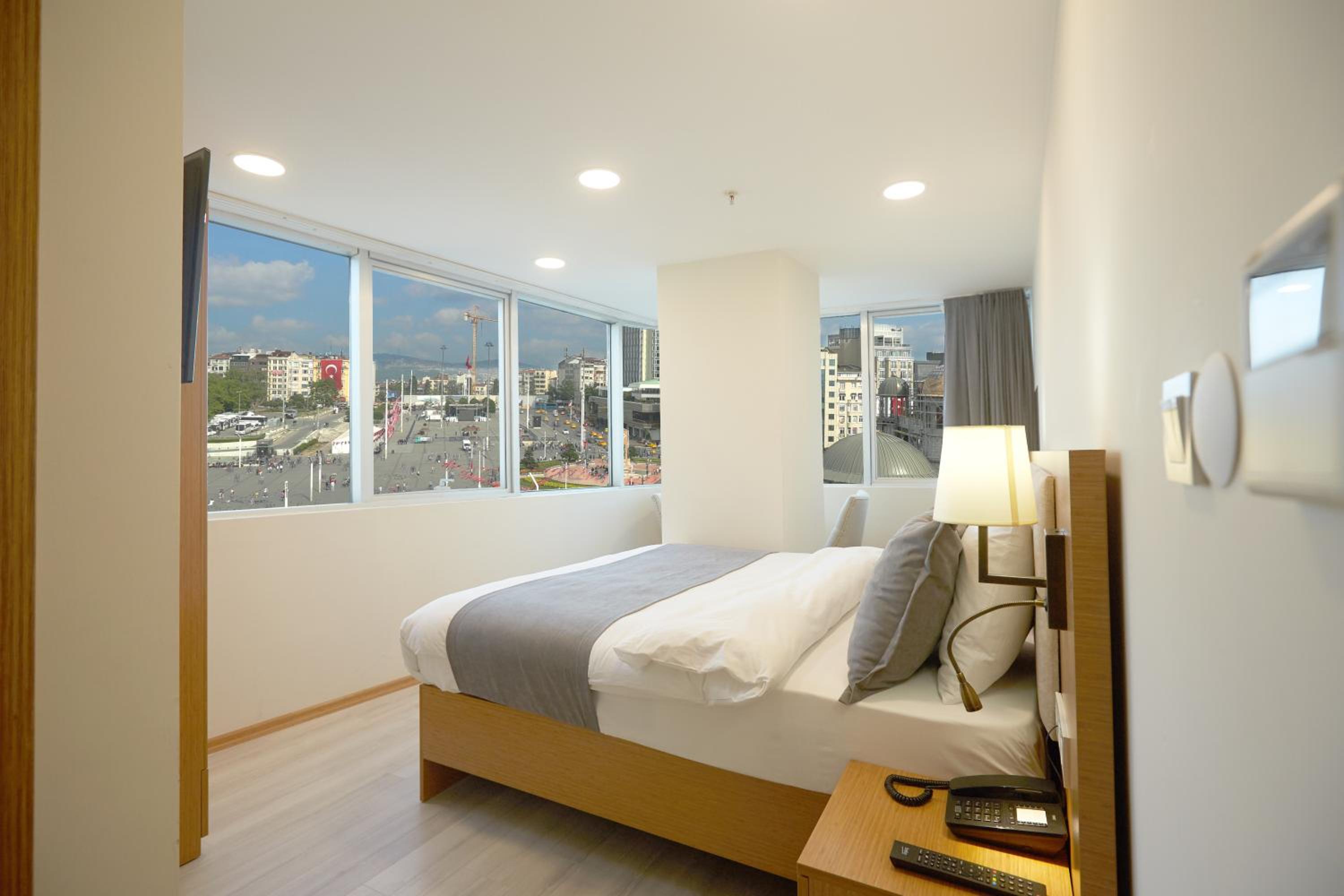 Superior Twin Room with City View photo 1