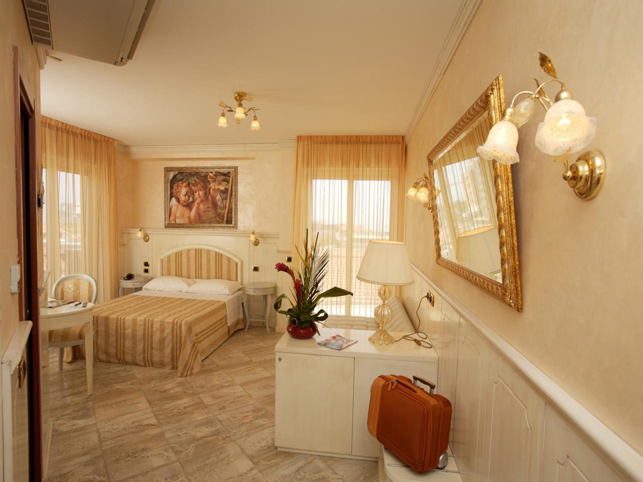 Junior Suite with Balcony photo 2
