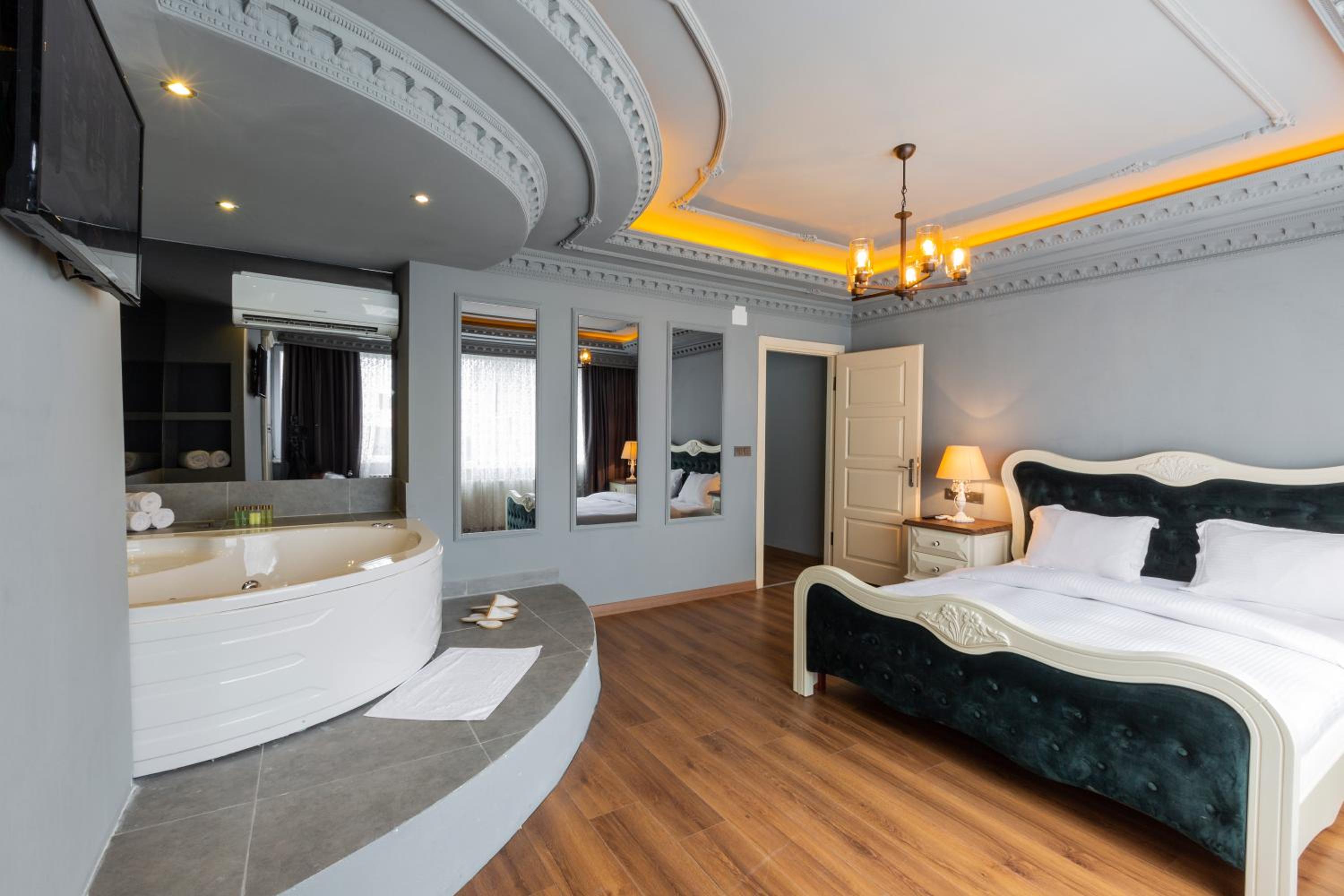 Two-Bedroom Apartment with Jacuzzi photo 1