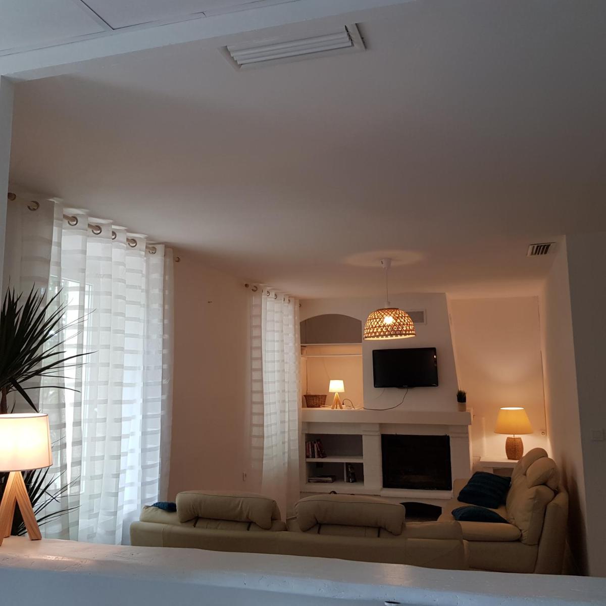 Three-Bedroom House photo 2