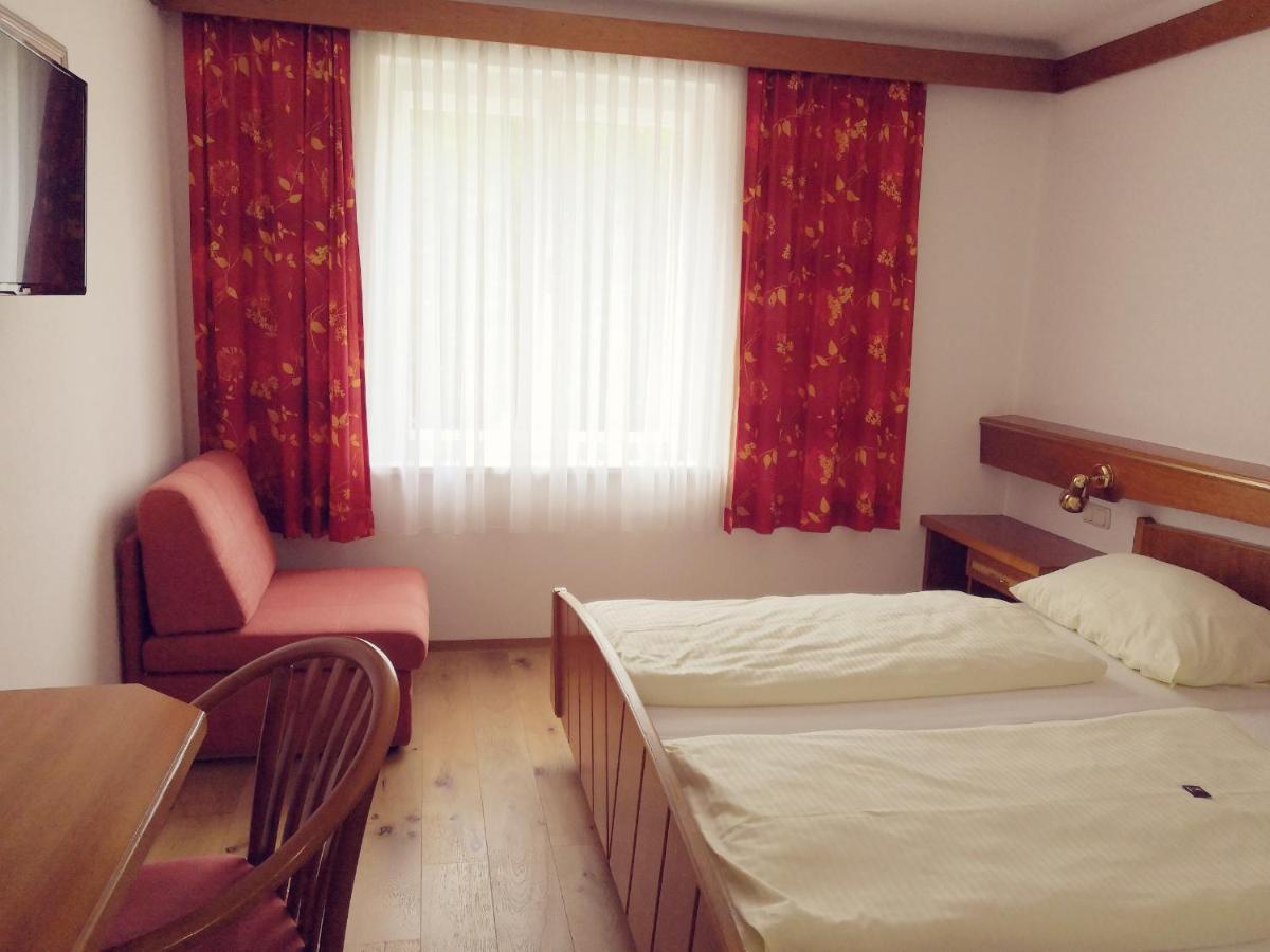 Economy Double Room photo 3