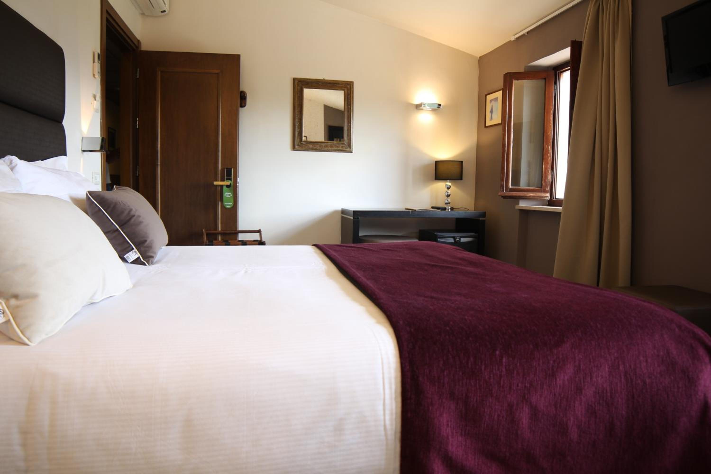 Classic Double or Twin Room - Photo 3