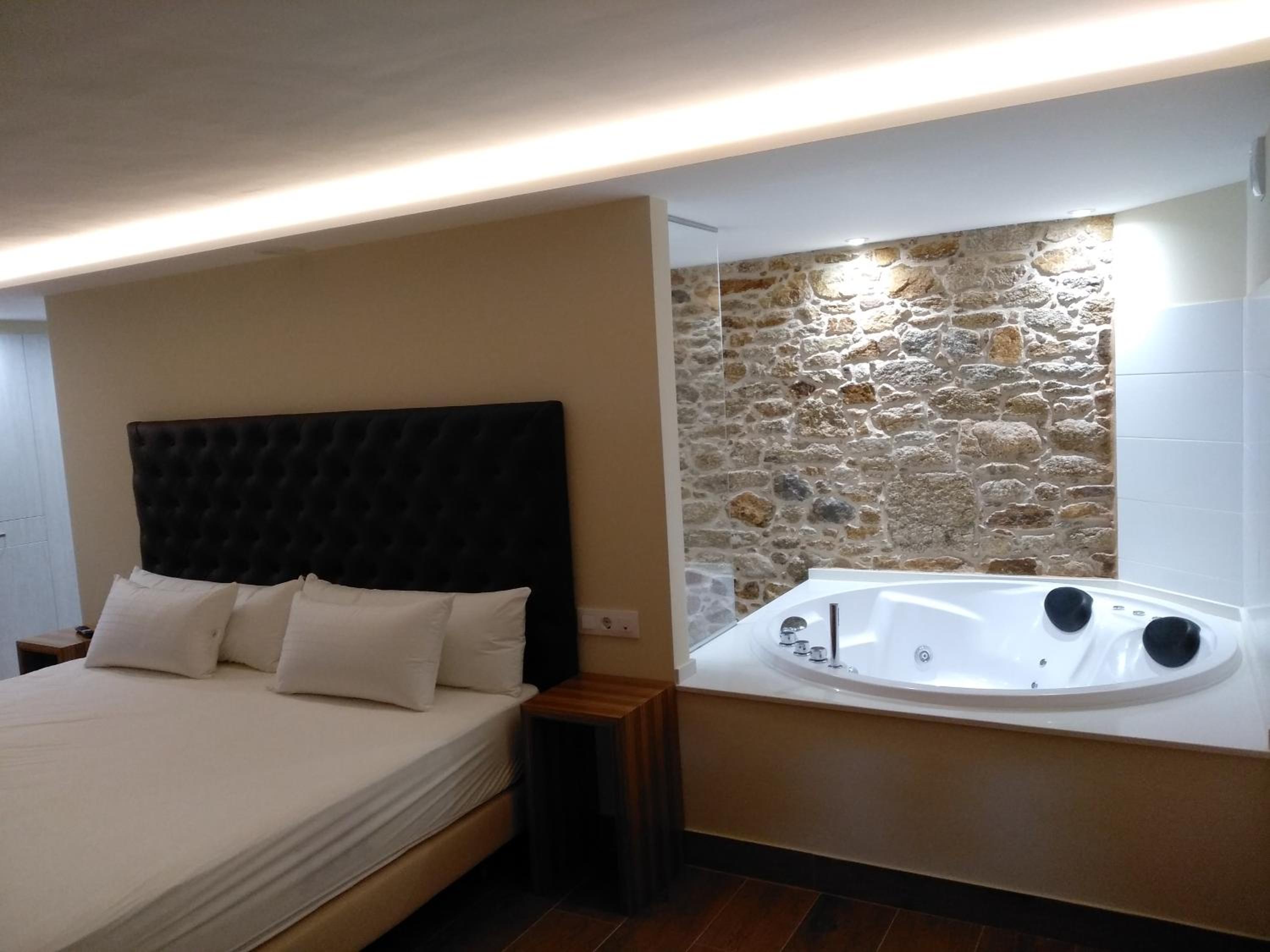 One-Bedroom Apartment - Photo 16