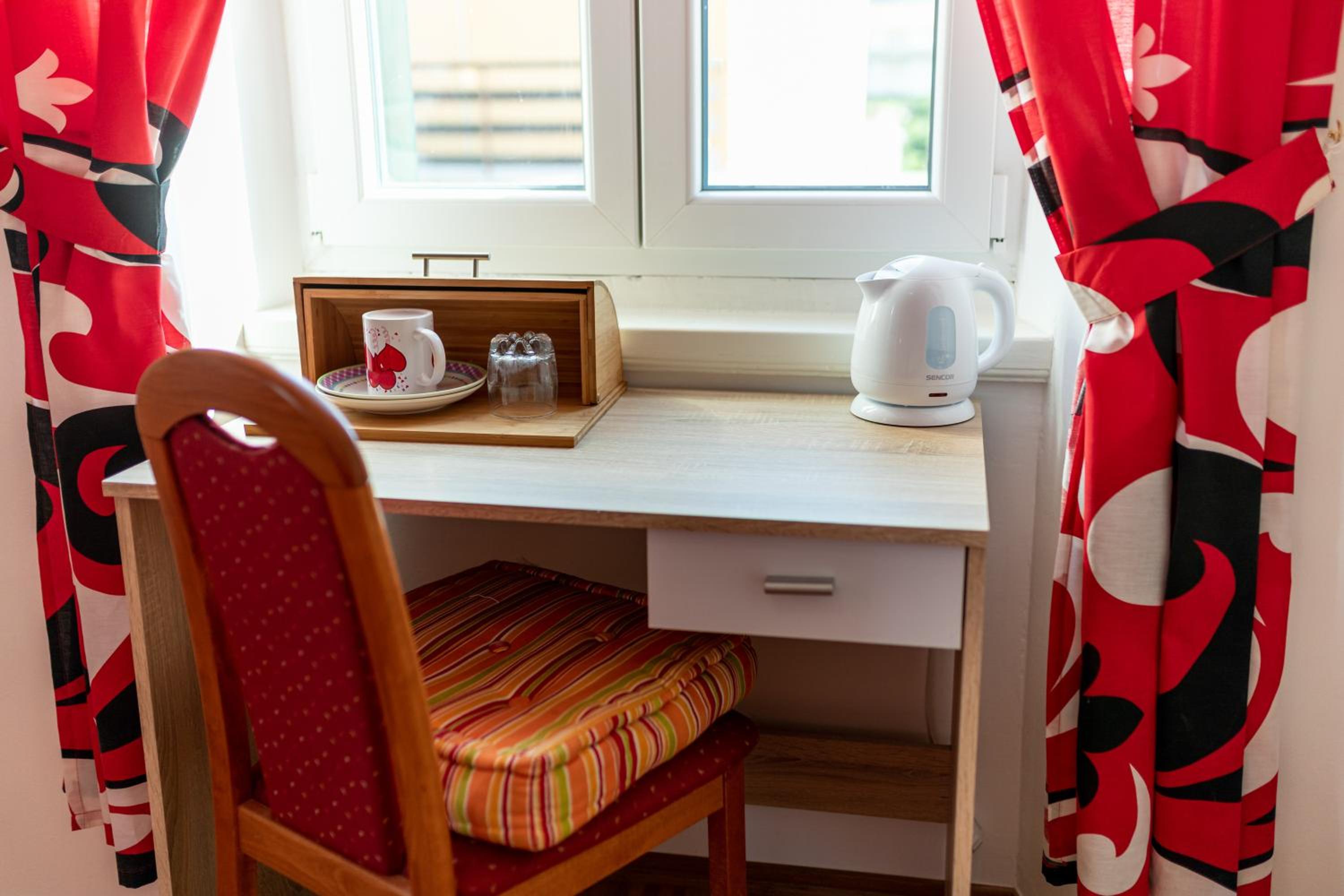 Double Room with Private Bathroom - Photo 13