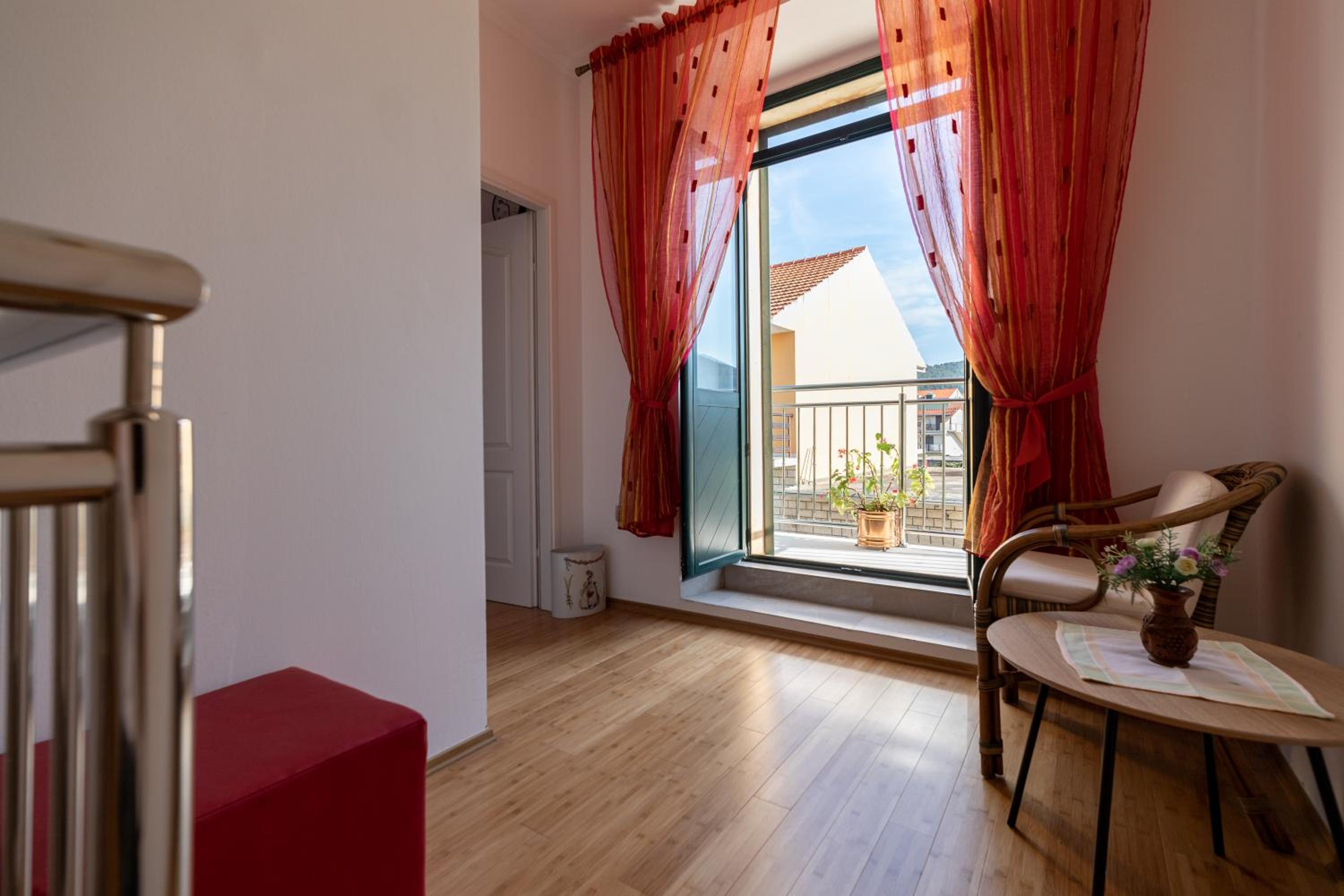 Double Room with Private Bathroom - Photo 3