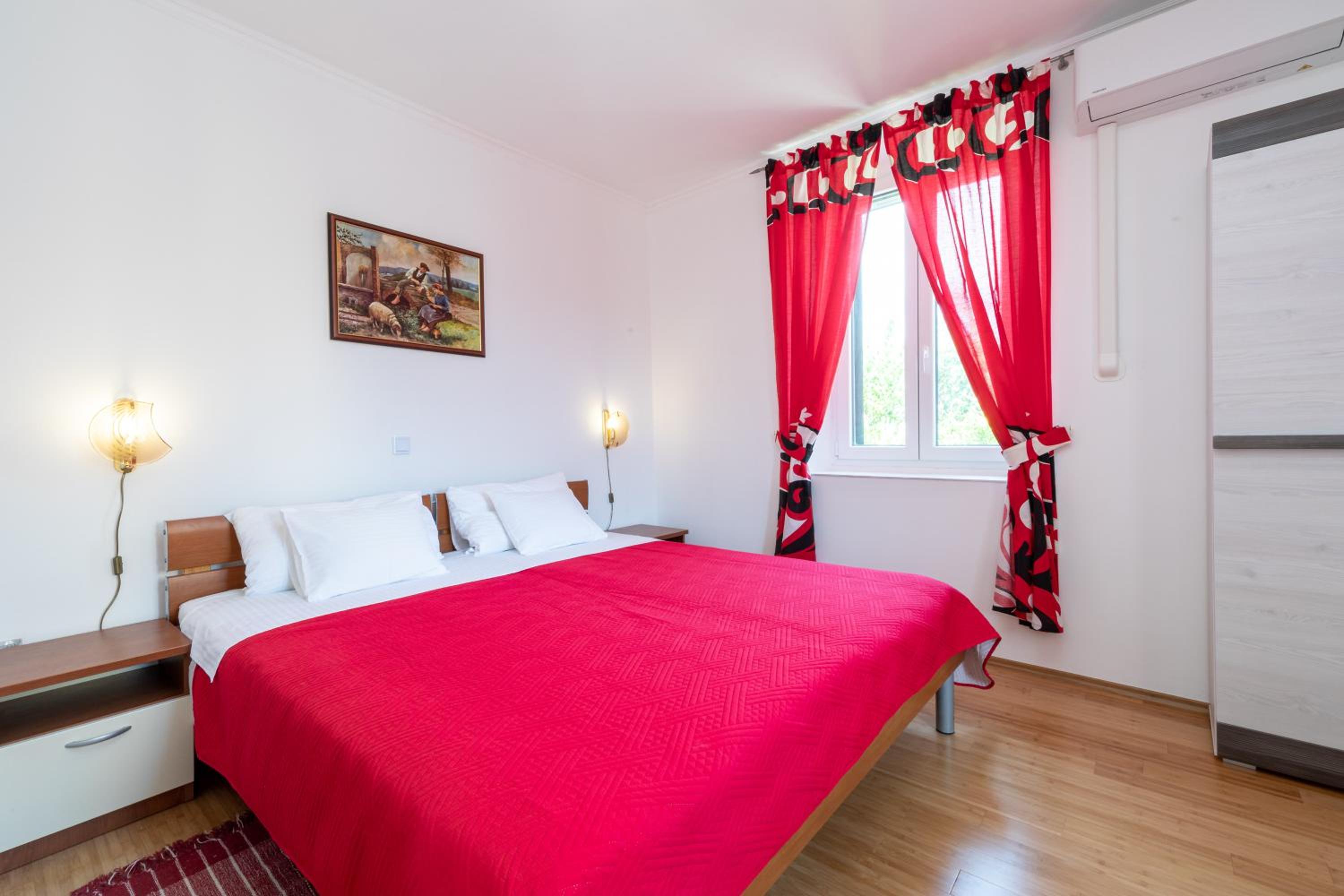 Double Room with Private Bathroom - Photo 2