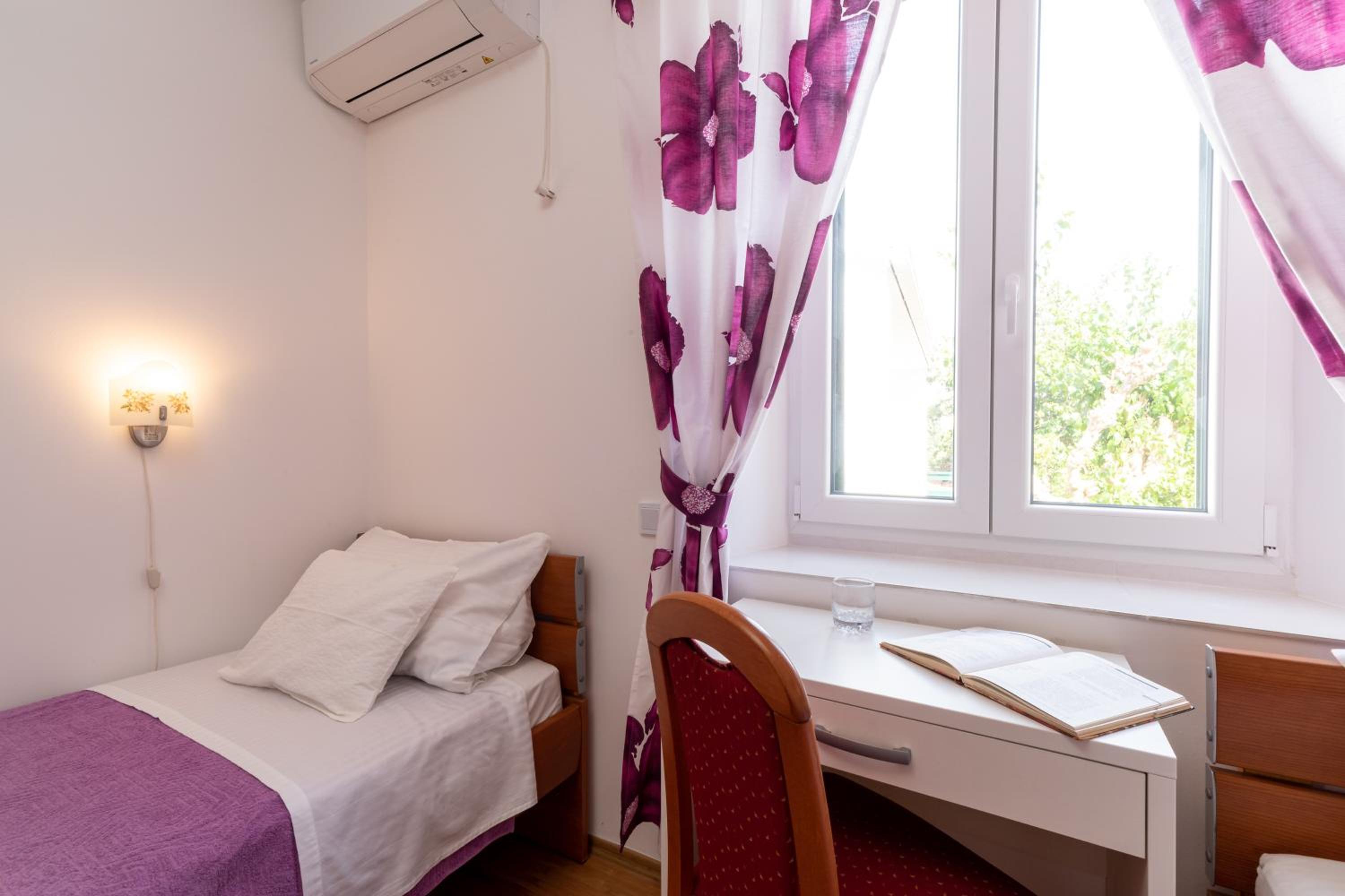 Double Room with Private Bathroom photo 2