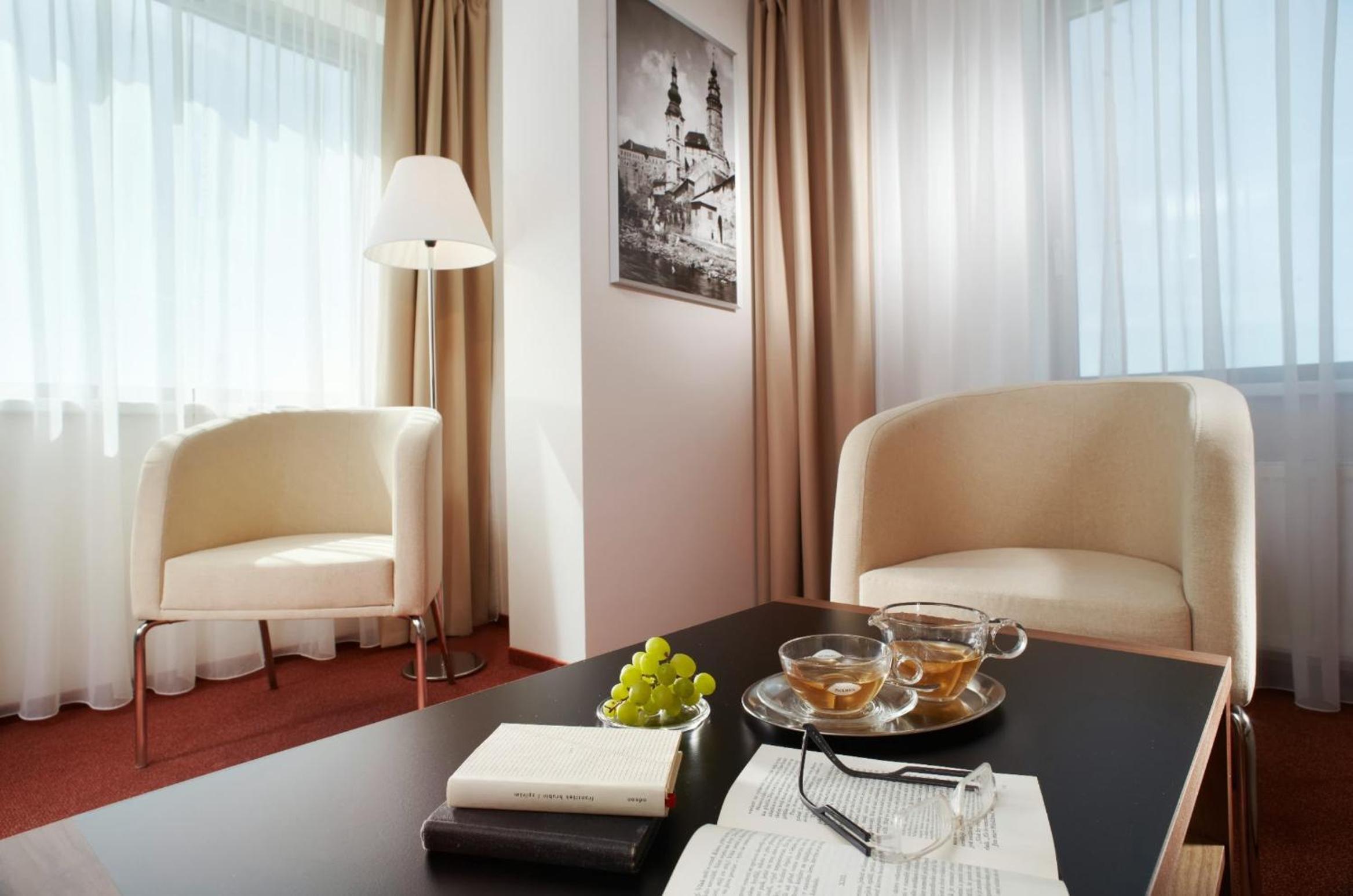 Suite - Photo 3