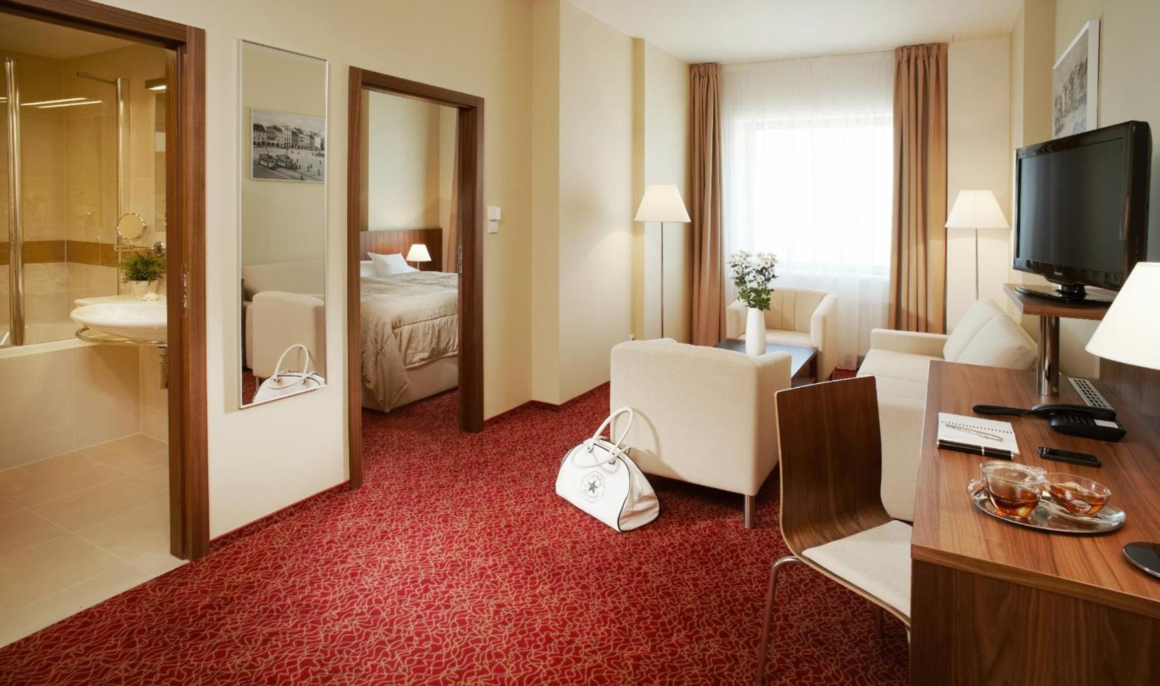 Suite - Photo 2