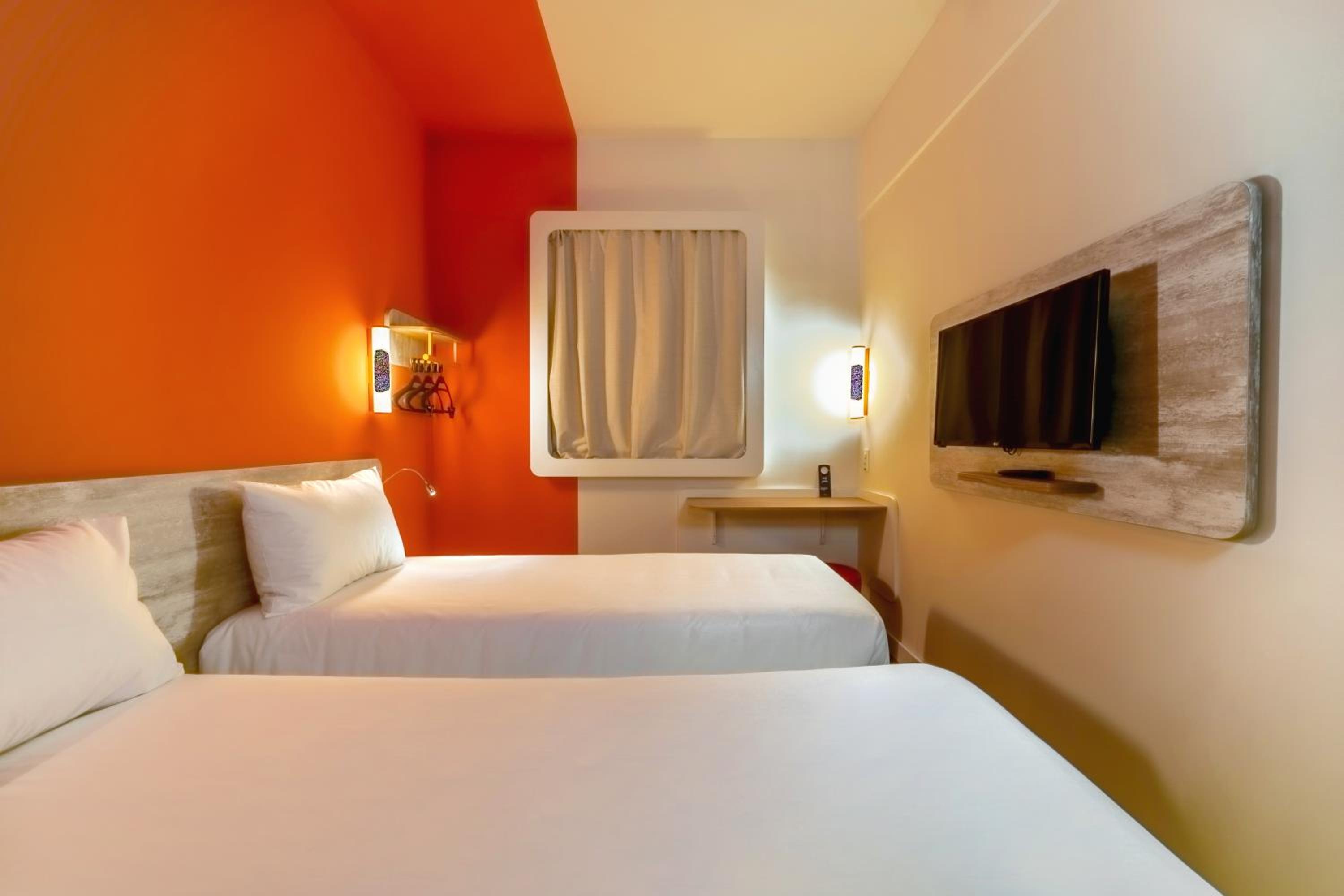 Standard Twin Room - Photo 1