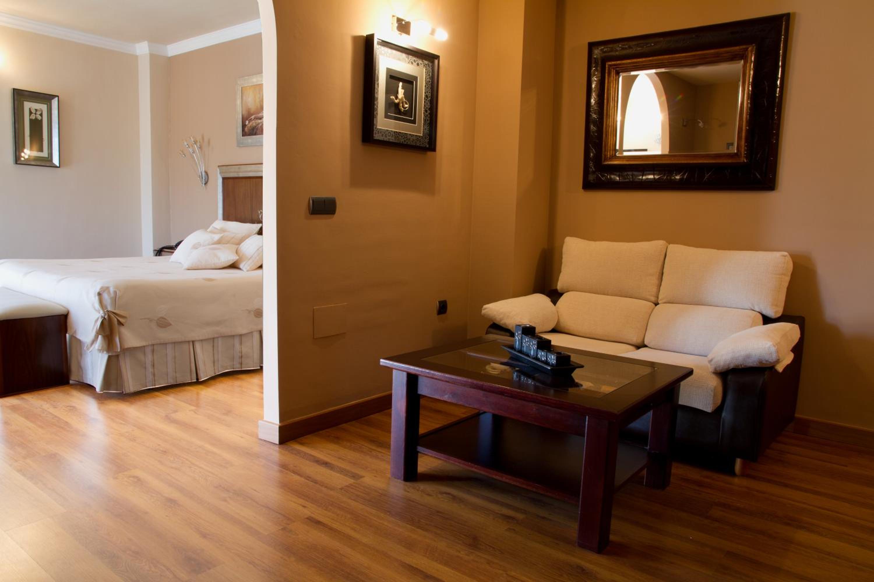 Suite - Photo 1