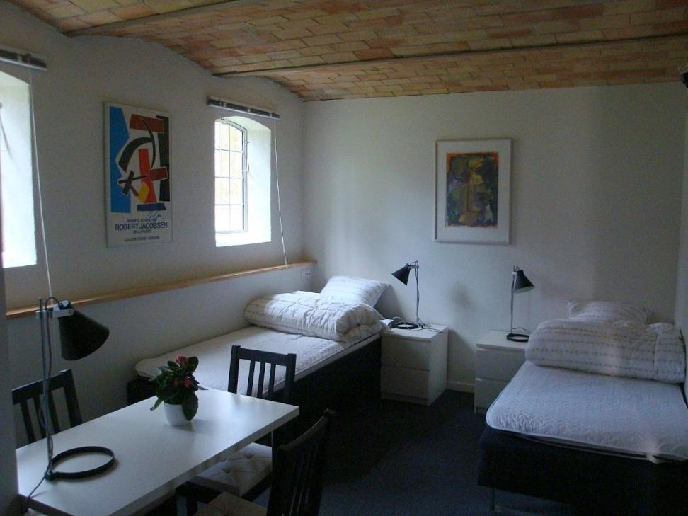 Twin Room with Private Bathroom photo 2