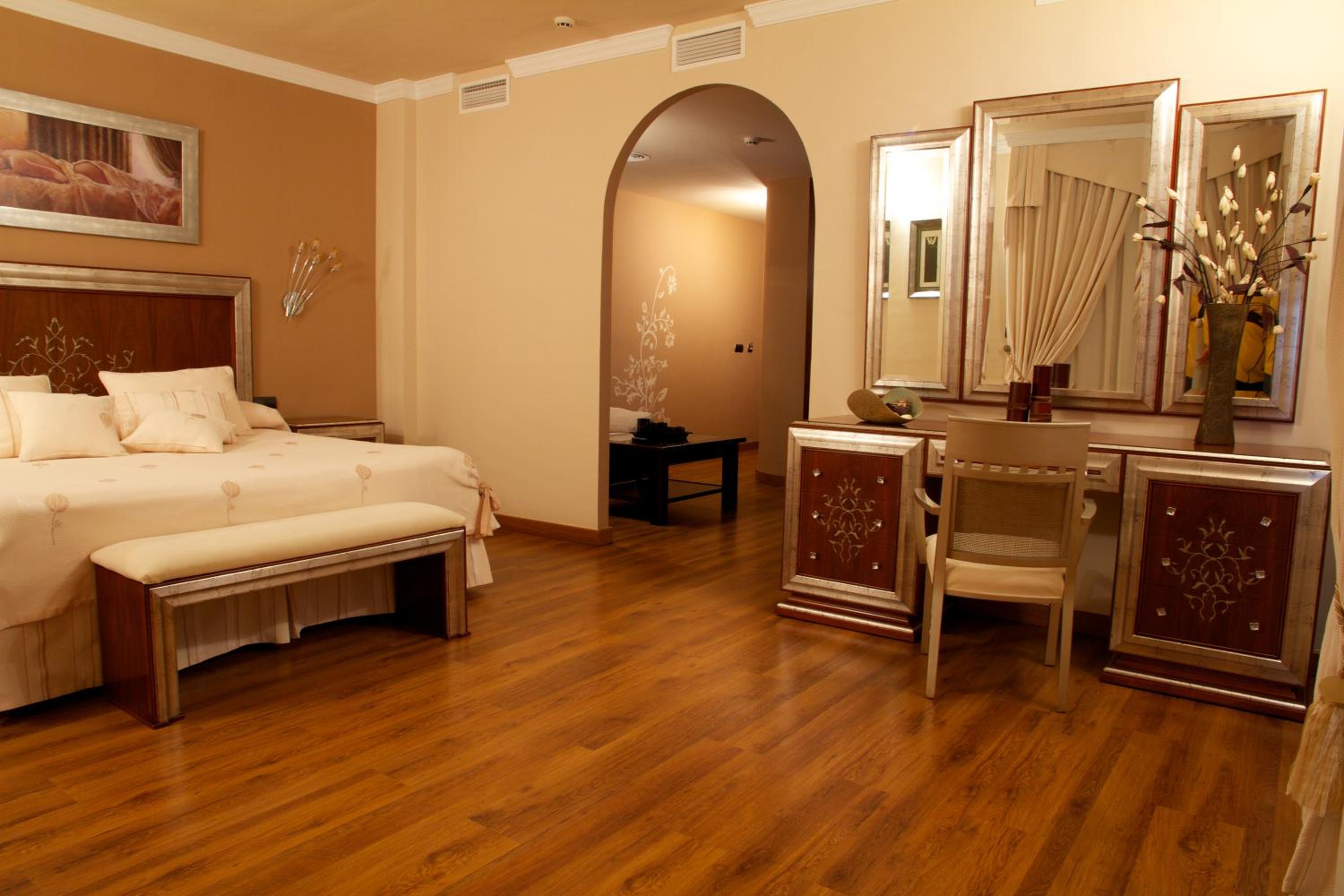 Suite - Photo 2