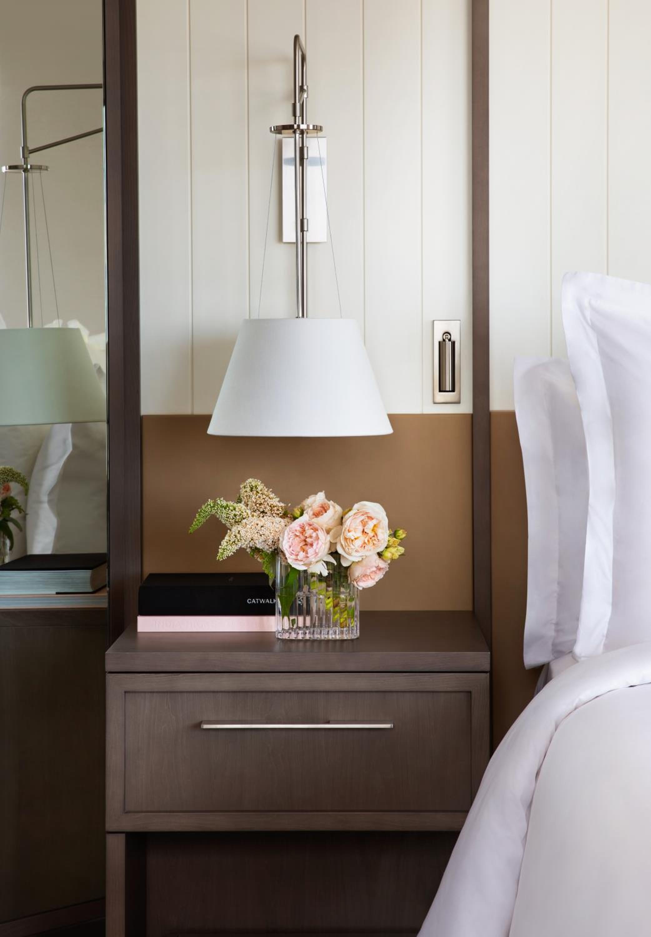 Deluxe Queen Room with City View - Mobility Access