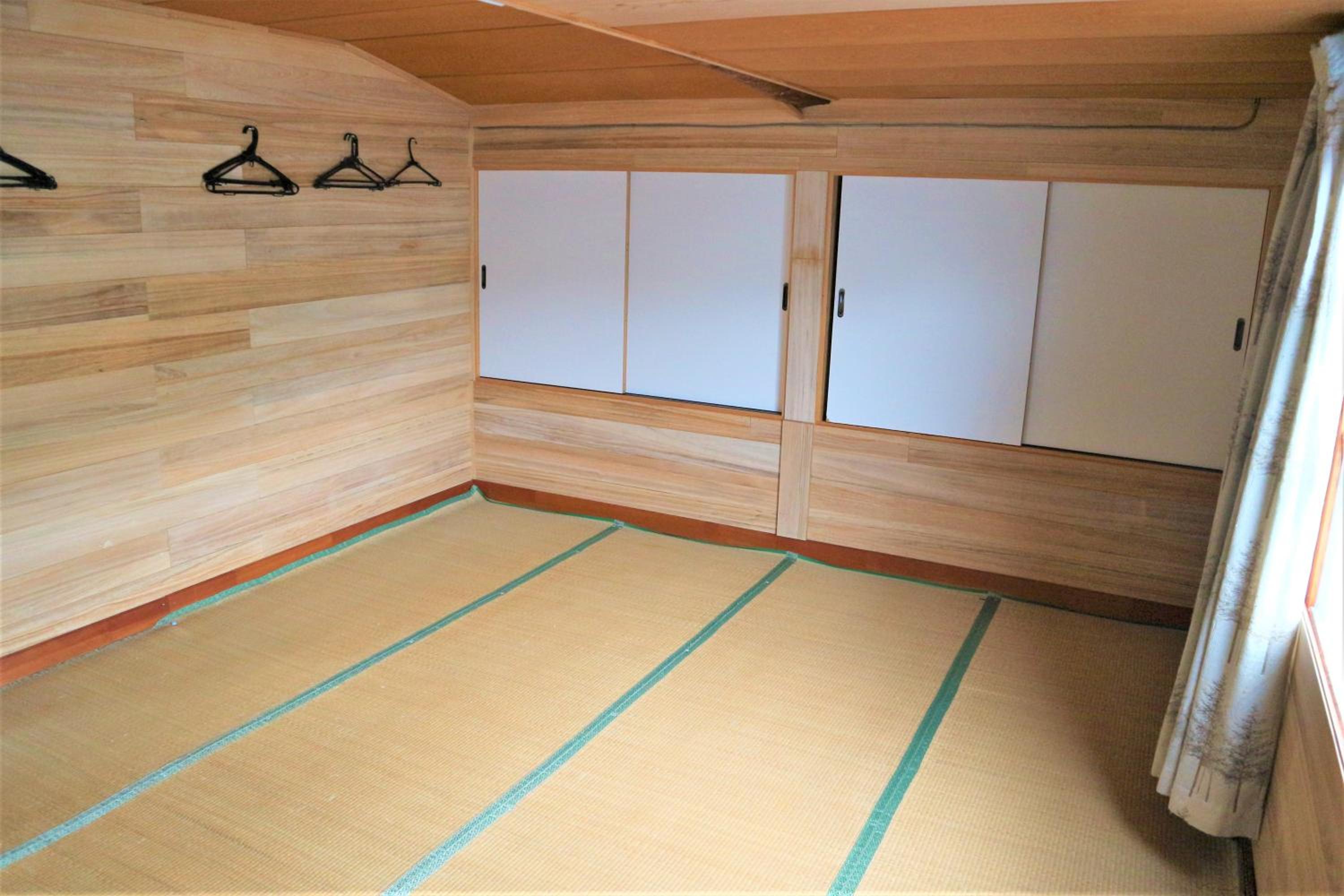 Economy Triple Room with Shared Bathroom photo 2