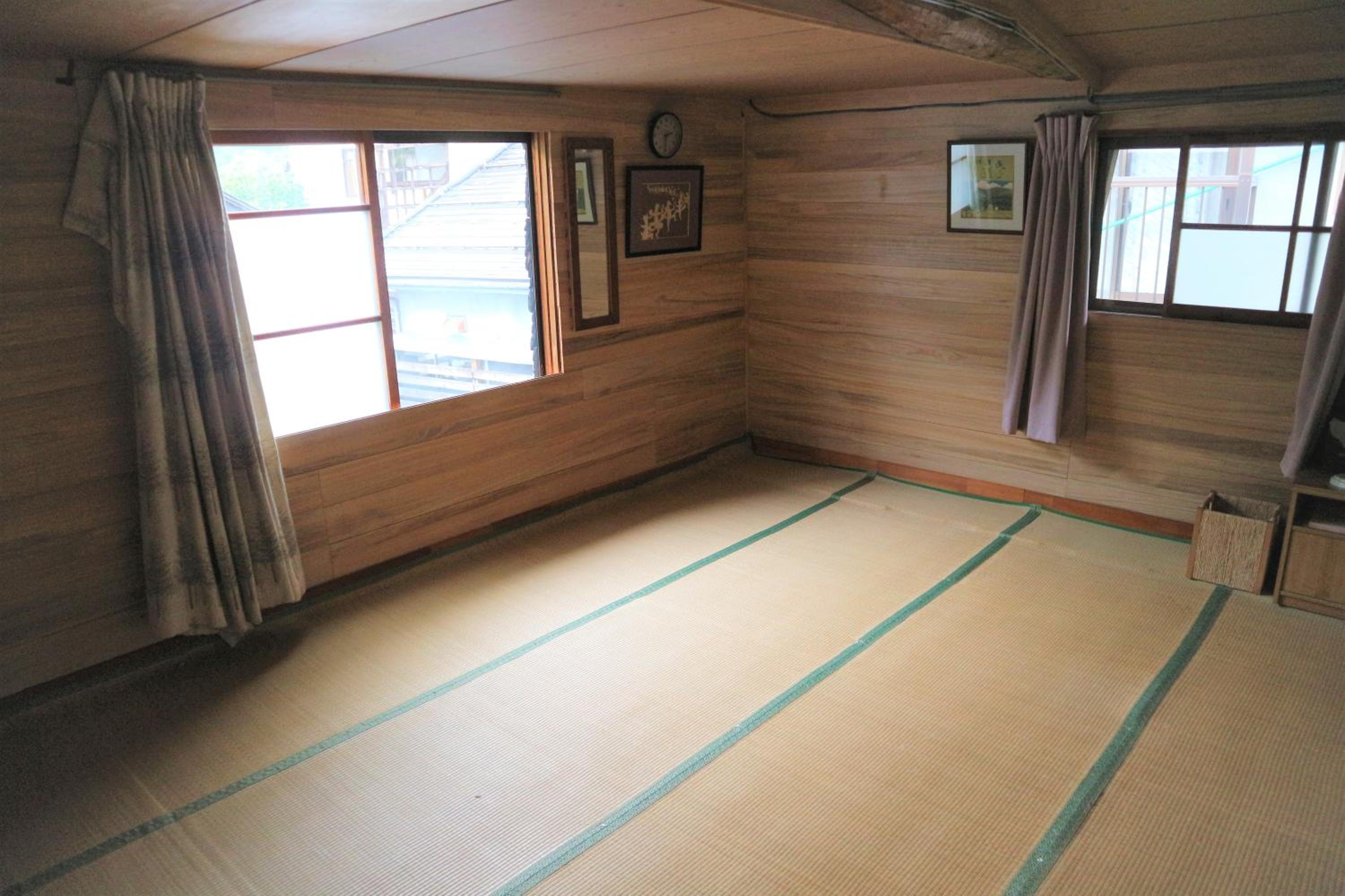 Economy Triple Room with Shared Bathroom photo 1