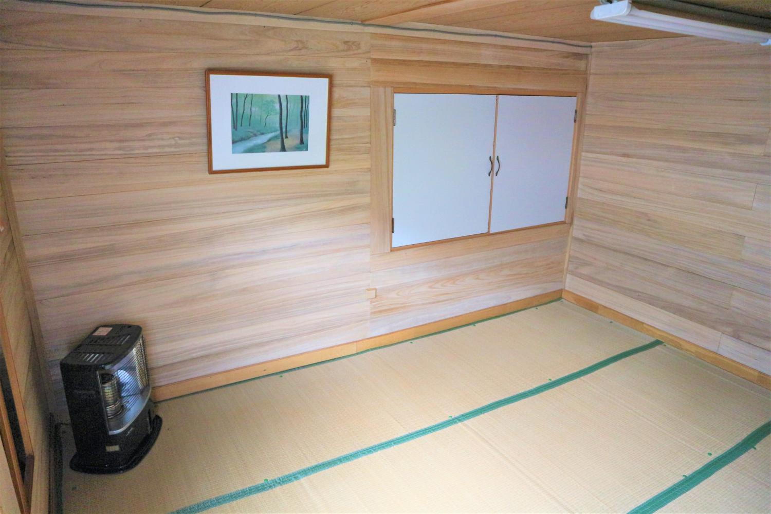 Standard Twin Room with Shared Bathroom photo 2
