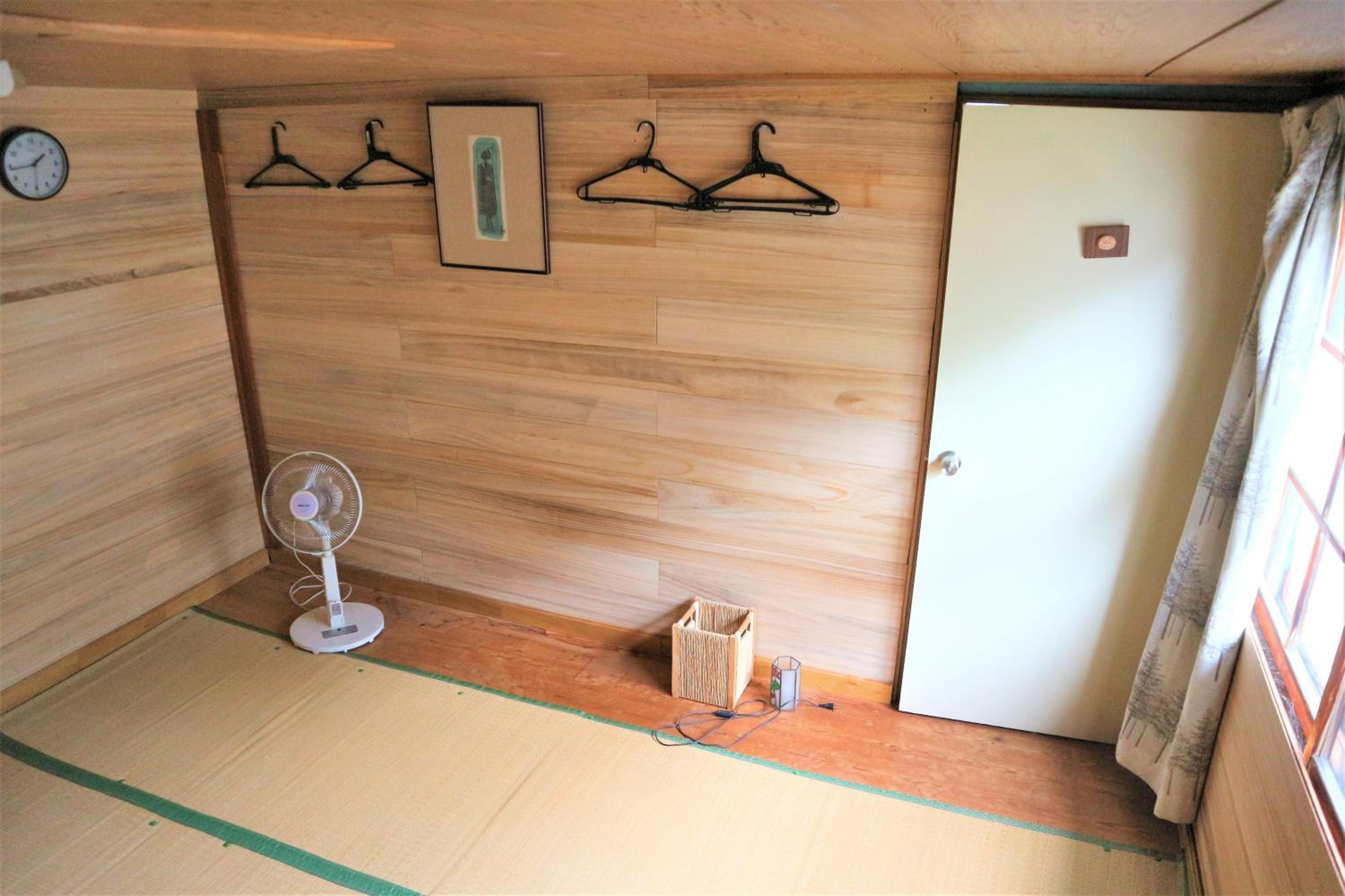 Standard Twin Room with Shared Bathroom photo 1