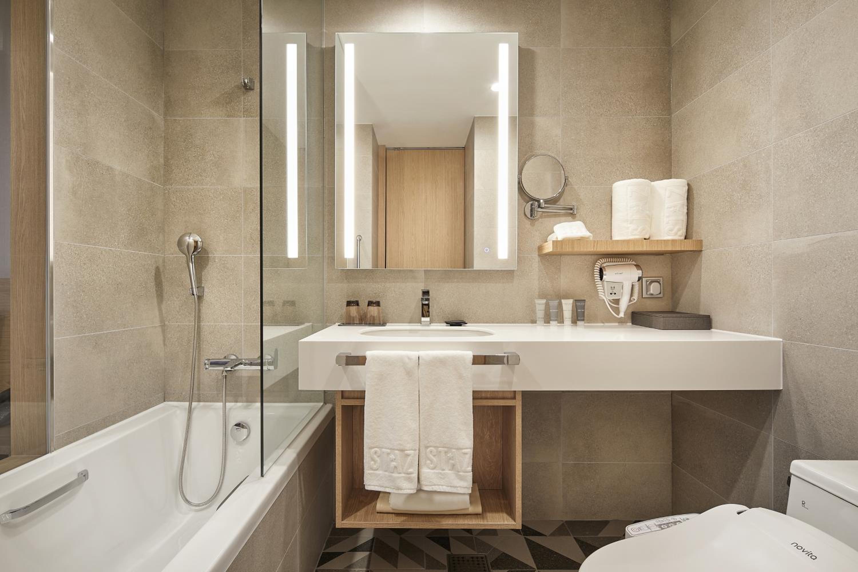 Standard Twin Room with Bathtub photo 2