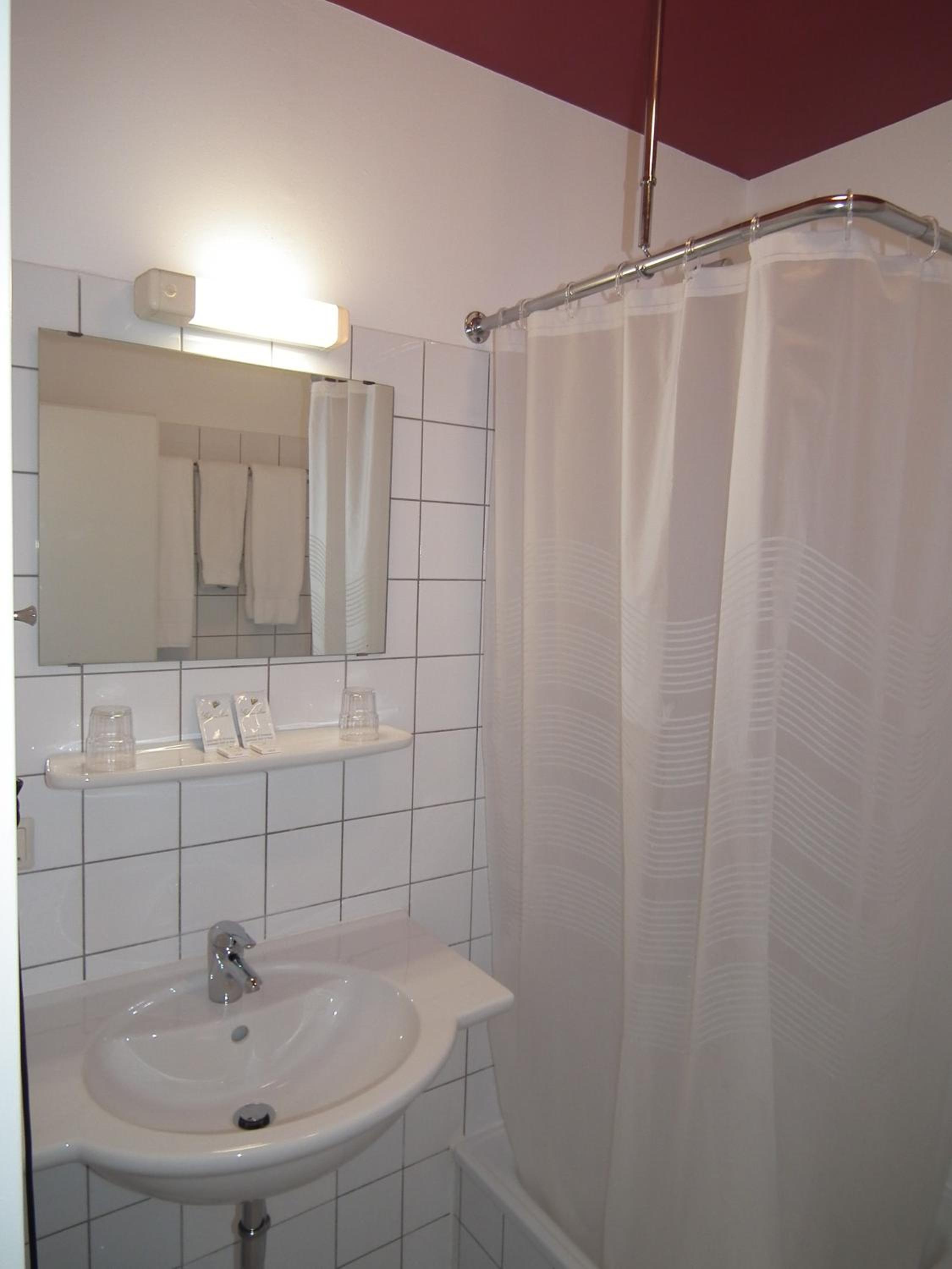 Twin Room - Photo 7