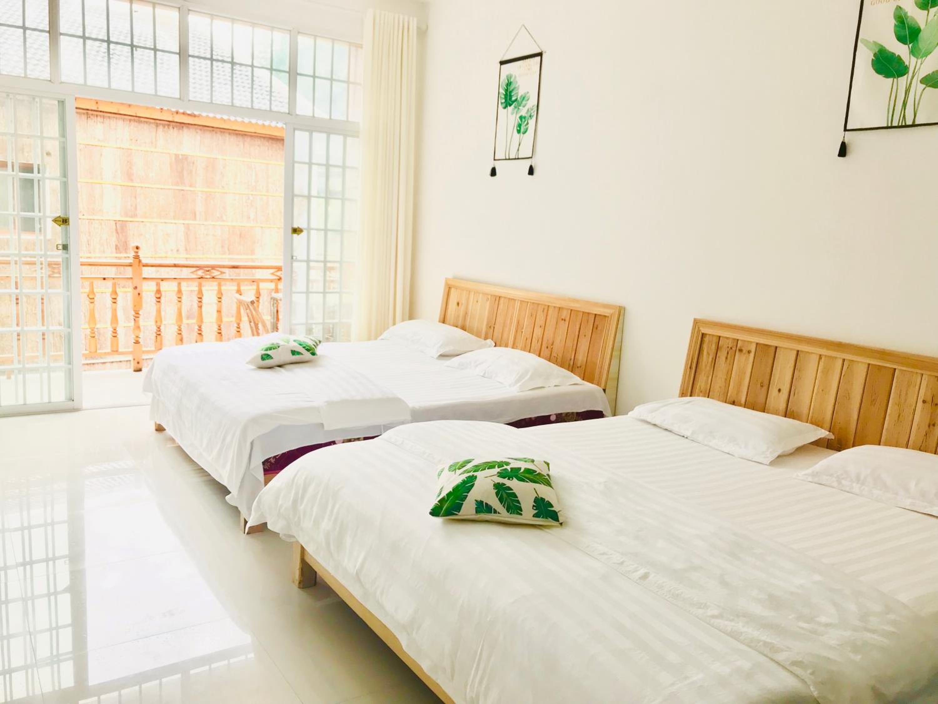 Six-person Suite with Balcony